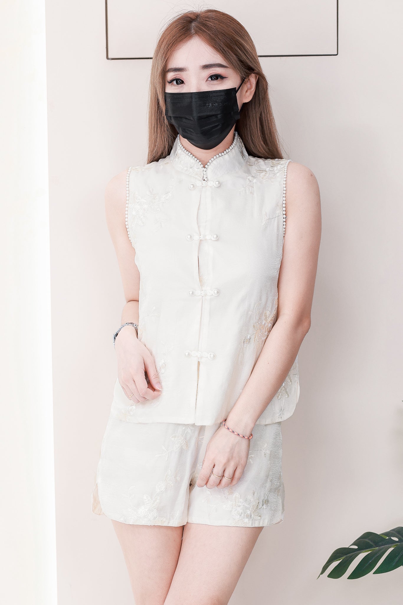【SS2024091】高品质两件式亮面提花旗袍套装 珍珠袖边无袖上衣➕提花短裤，有口袋 ❤️❤️