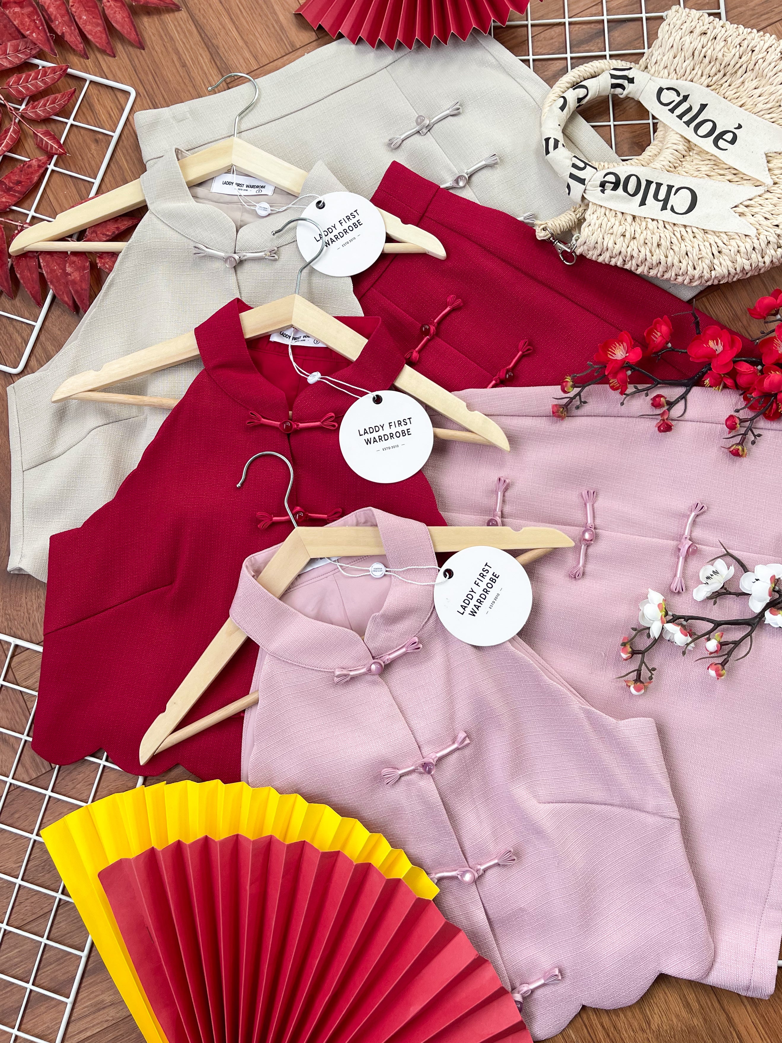 【SS3489】【LFW独家小圆饼】高品质两件式女神款小香风旗袍时尚套装 盘扣CUT IN旗袍上衣➕盘扣小香风高腰裙子，内层有里布短裤 ❤️❤️