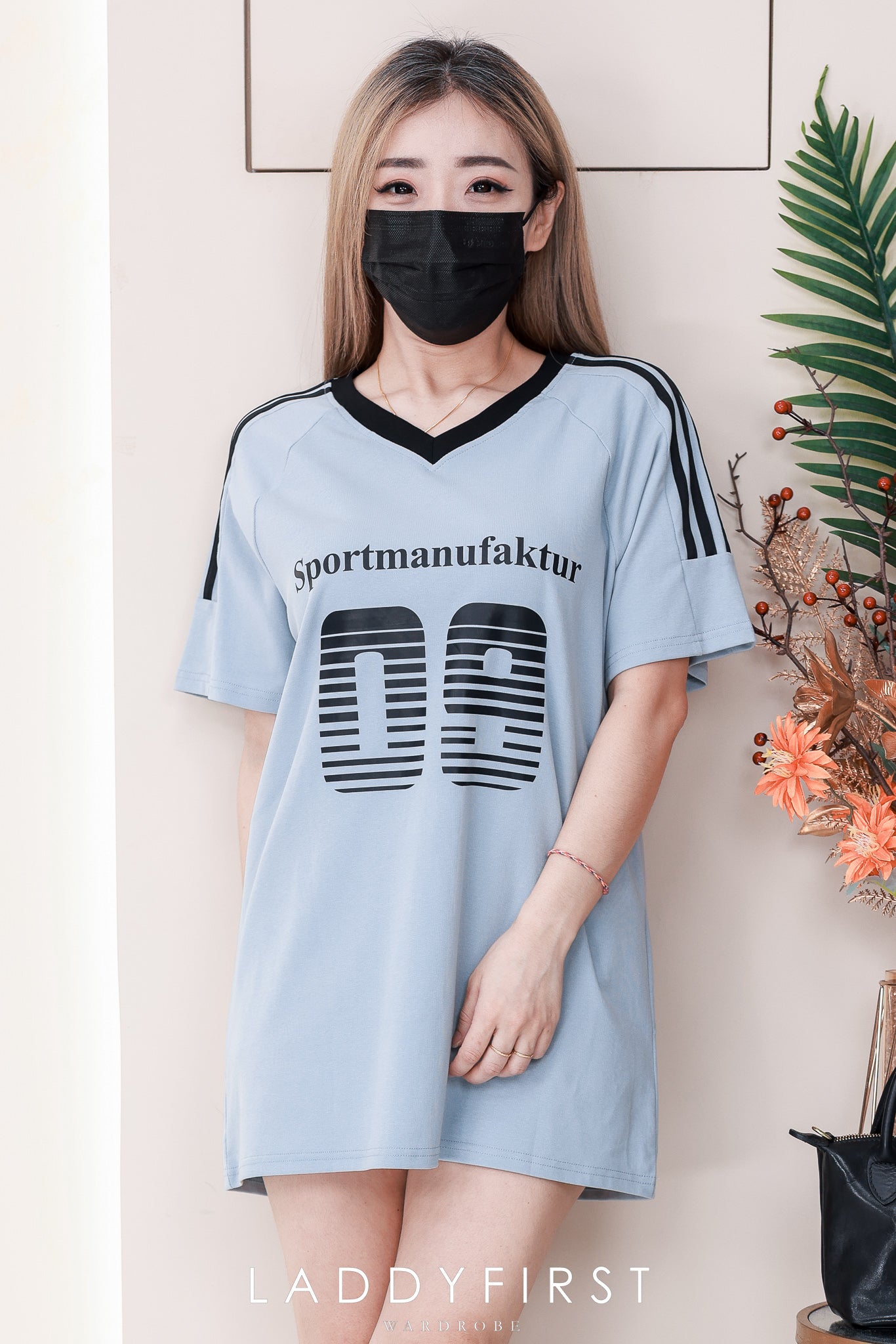 【T14260 / 9062】高品质V领09字母拉线设计纯棉OVERSIZED 上衣 ❤❤ 【B-R2-C4】