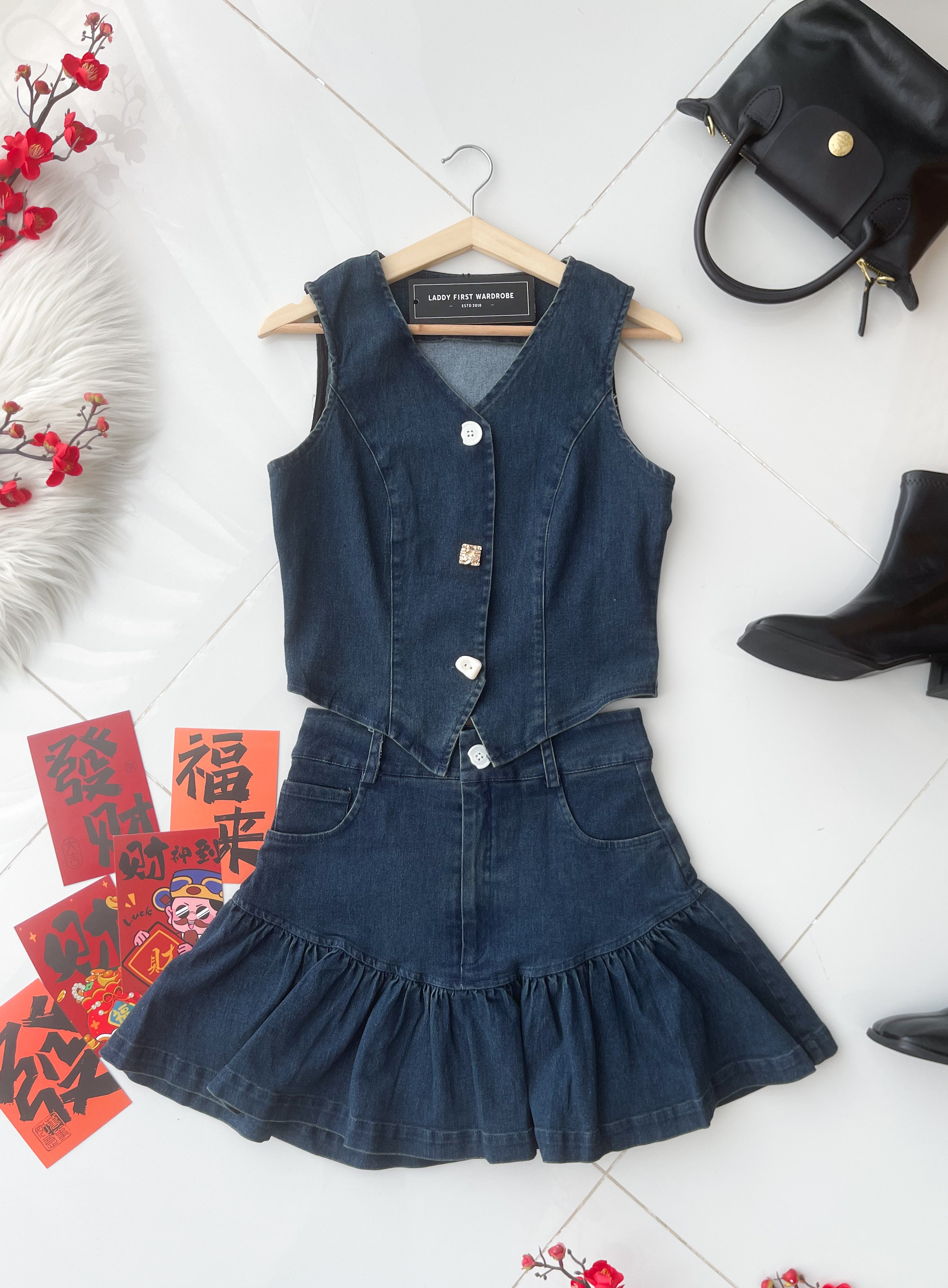 【SS520268】高品质两件式韩式减龄牛仔套装 马甲式无袖牛仔上衣➕减龄牛仔高腰百搭裙子，内层有里布短裤 ❤️❤️