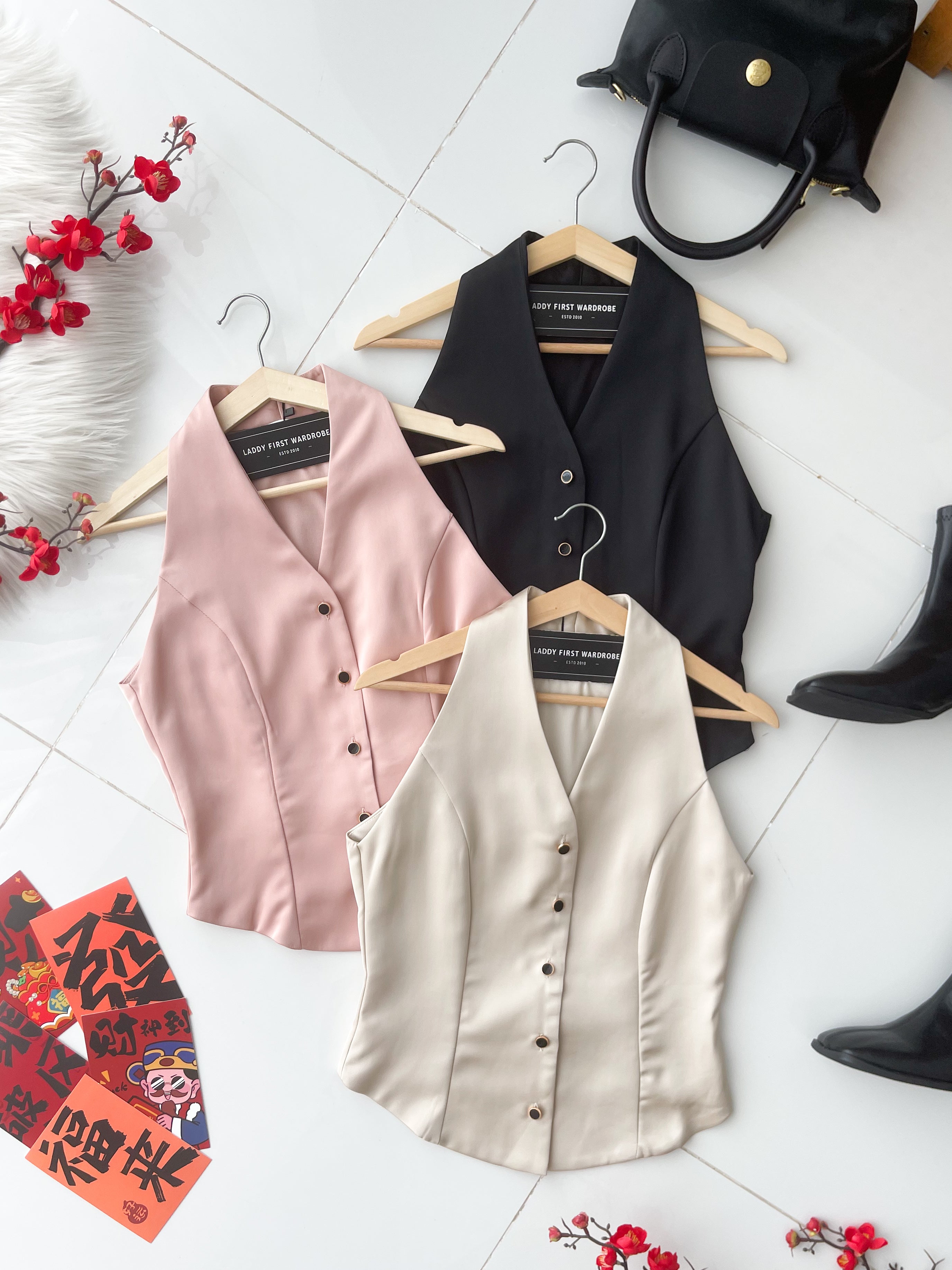 【T2799】高品质御姐风肖肩露锁骨马甲式缎面气质上衣 ❤❤