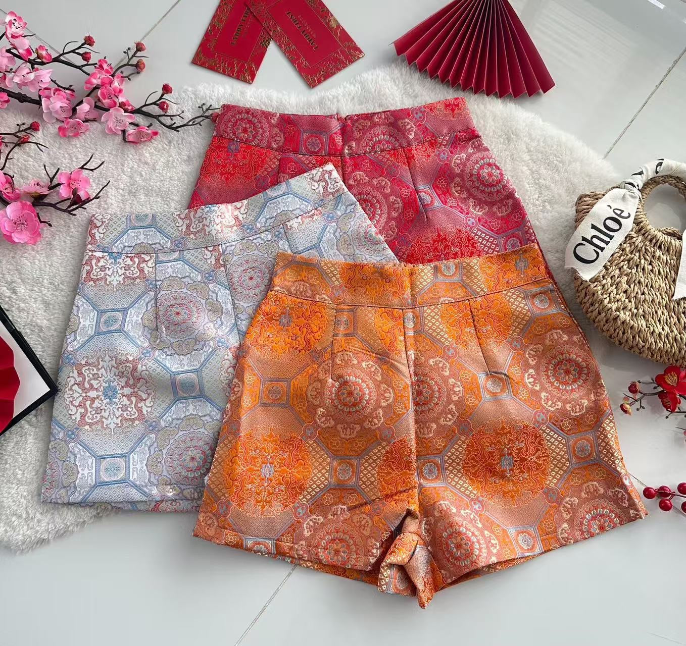 【SS8235511】【网站福利款✨】独家爆款高品质两件式减龄洋气时尚新中式国风提花旗袍套装 盘扣荷叶袖提花上衣➕提花高腰短裤 ❤️❤️