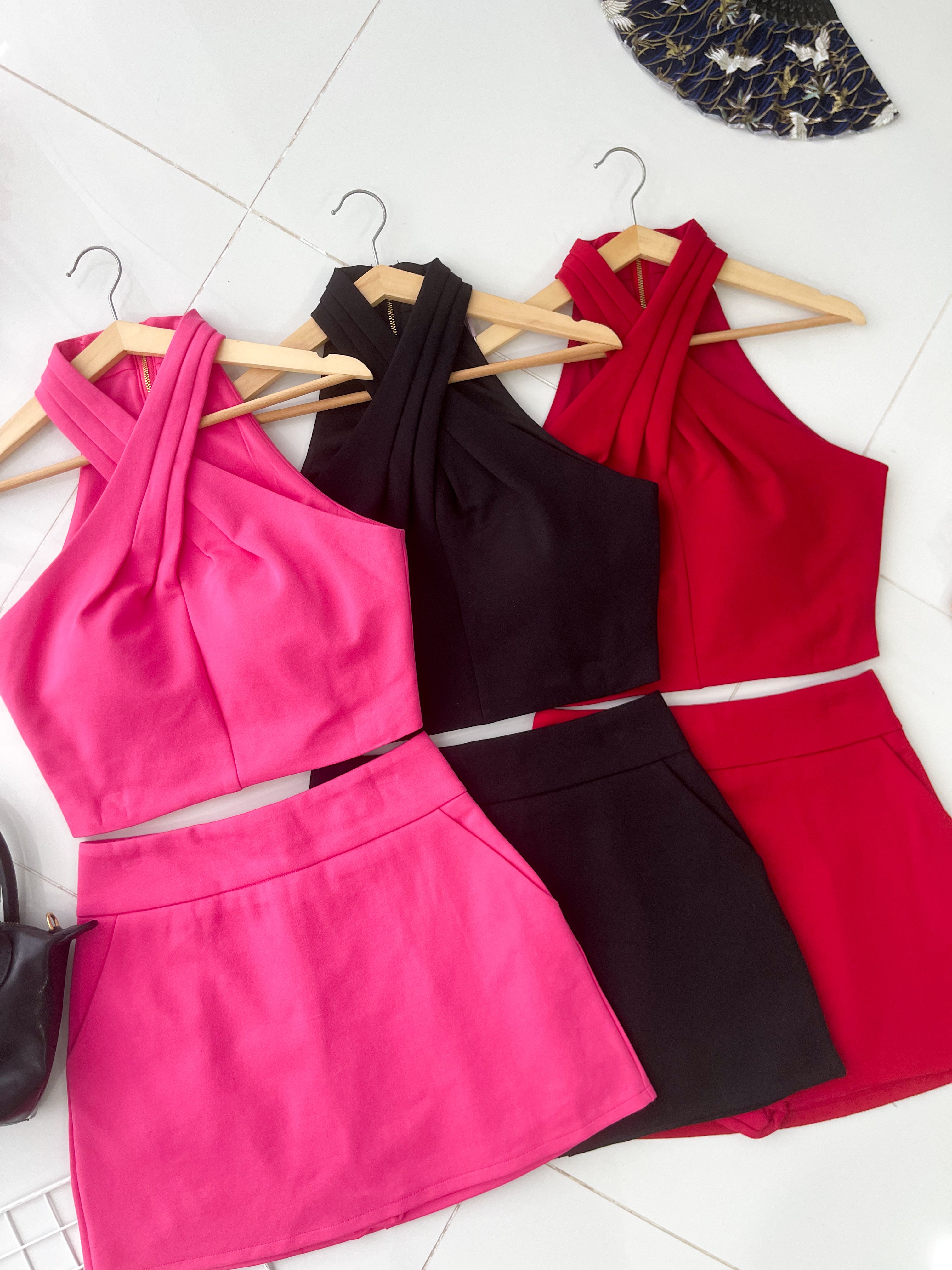 【SS21839 / 622869】高品质两件式高级设计感罗马套装 交叉领无袖上衣➕A字罗马高腰百搭裙子，内层有里布短裤 ❤️❤️