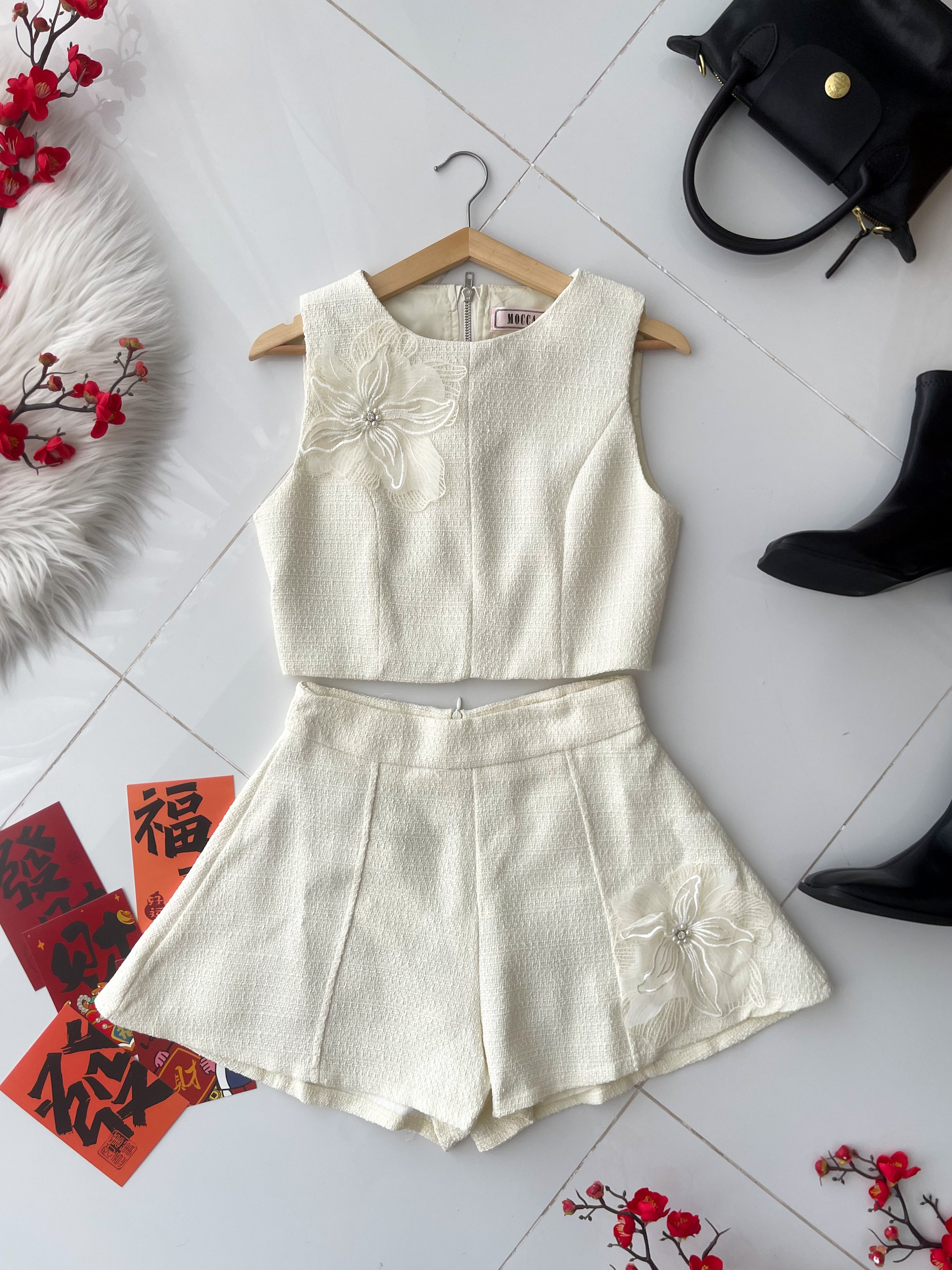 【SS25129】【补厂家现货⚡⚡】高品质两件式高端气质感小香风套装 小香风无袖上衣➕宽腿阔脚小香风高腰短裤 ❤️❤️