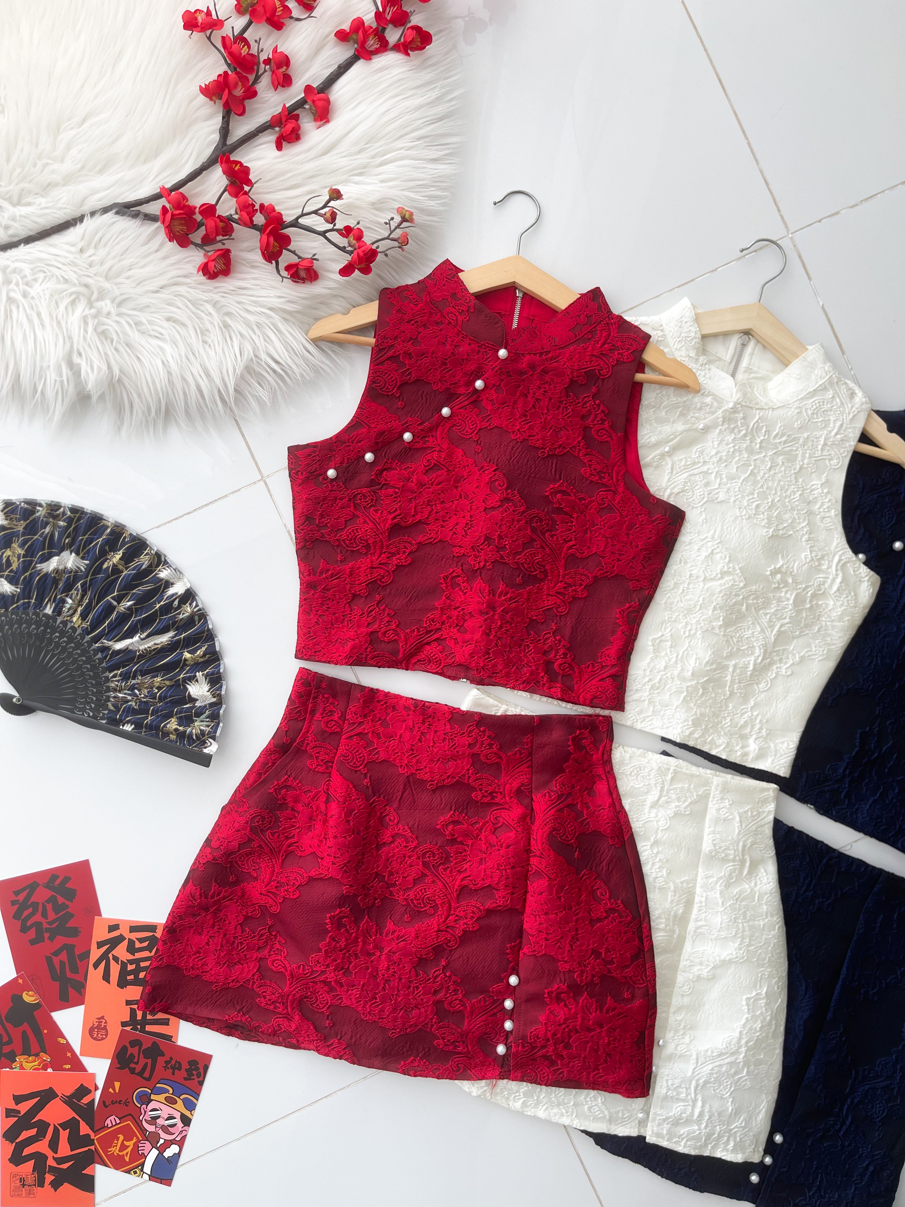 【SS2825】高品质两件式高级感提花旗袍套装 提花拼接珍珠设计旗袍上衣➕提花高腰裙子，内层有里布短裤，有口袋 ❤️❤️