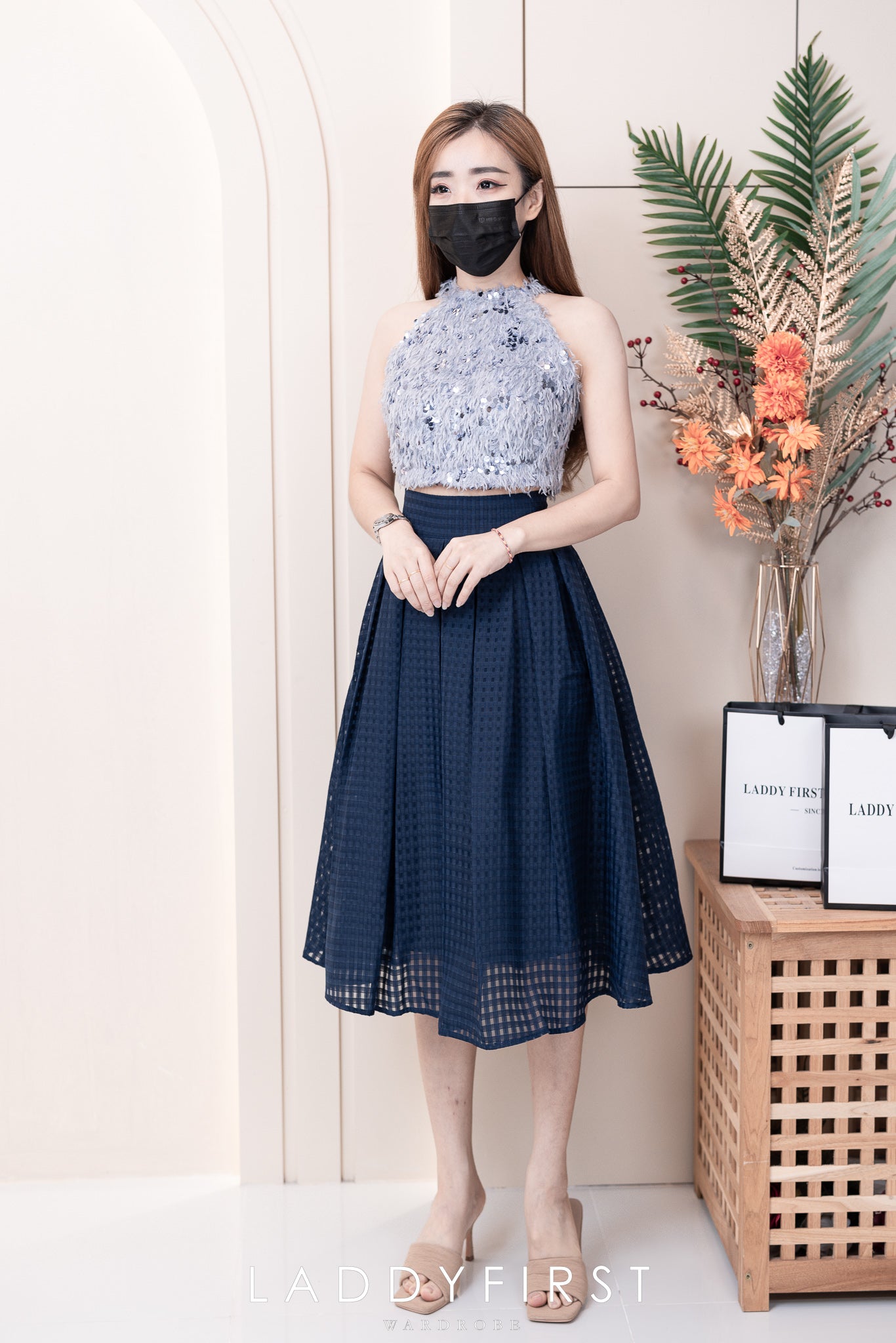 【SS3400】【独家小圆饼】两件式削肩套装 ,  鸵鸟毛拼接亮片Cut In上衣 ➕ 西装锦棉高腰显瘦短裤 , 有口袋【A-R2-C5】