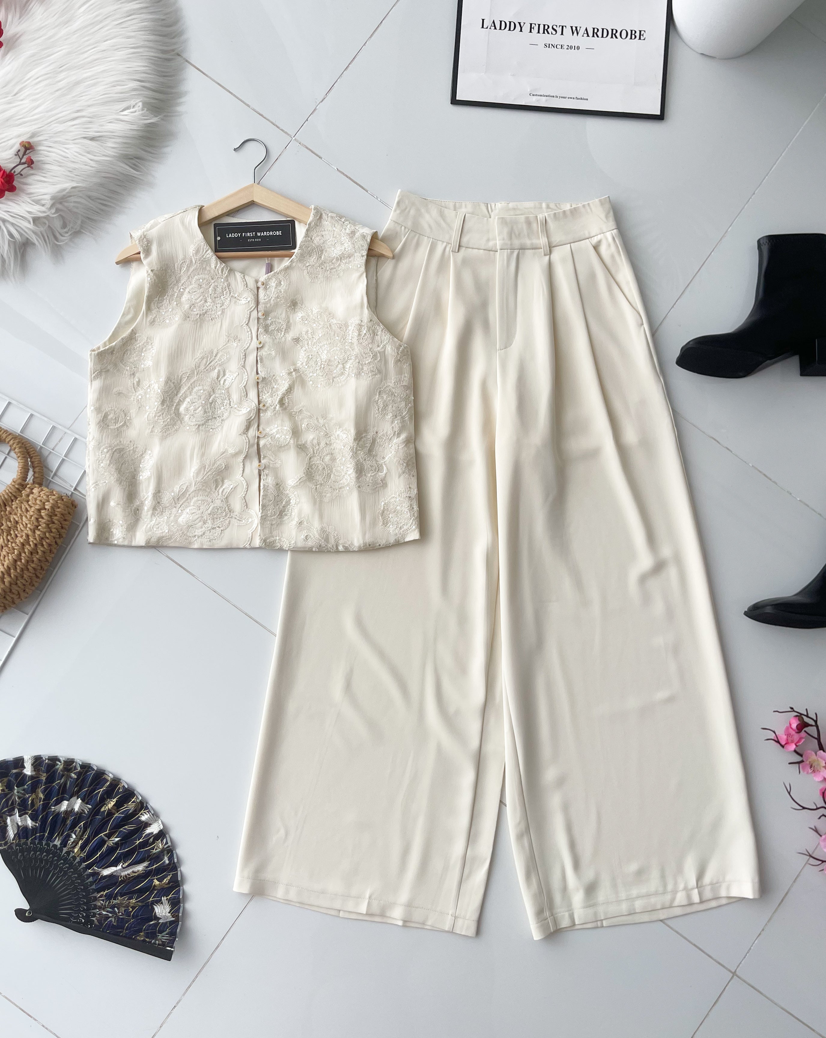 【SS21828 / 65230】高品质两件式高端大气气质优雅旗袍套装 网纱绣花宽松版上衣➕西装垂感阔脚高腰长裤，有口袋 ❤️❤️