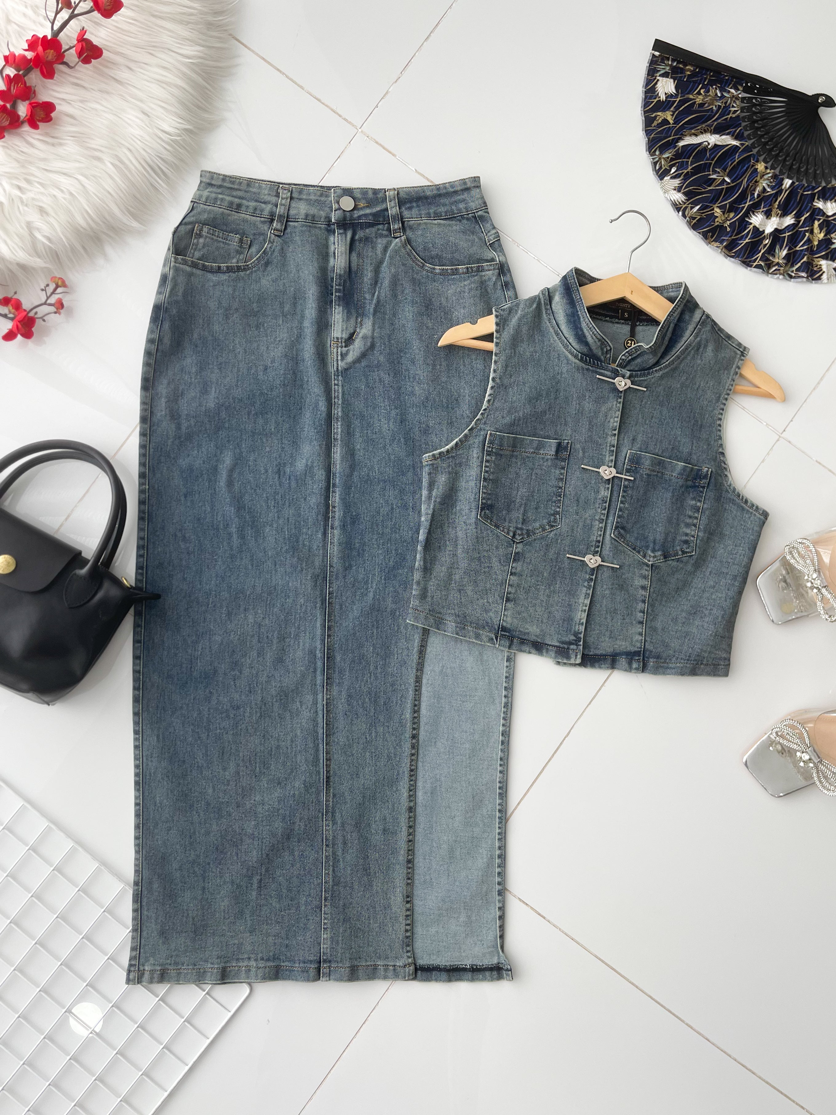【SS21210】高品质两件式马甲式牛仔旗袍套装 马甲式牛仔旗袍上衣➕侧边露单腿开叉设计牛仔高腰裙子，有口袋❤️❤️