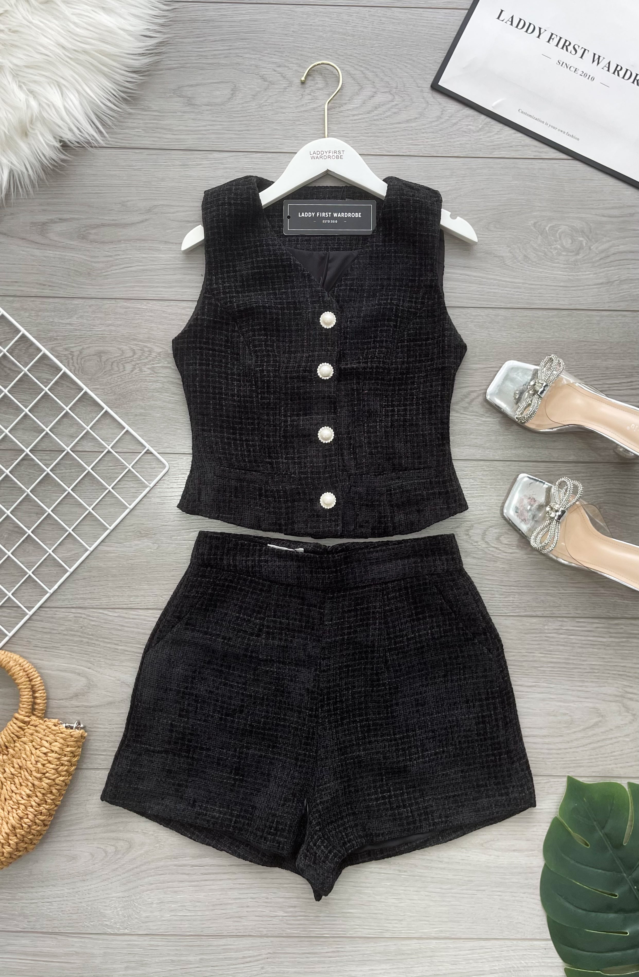 【SS2751】高品质两件式贵气马甲式小香风套装 马甲式小香风上衣➕小香风高腰百搭短裤，有口袋 ❤️❤️