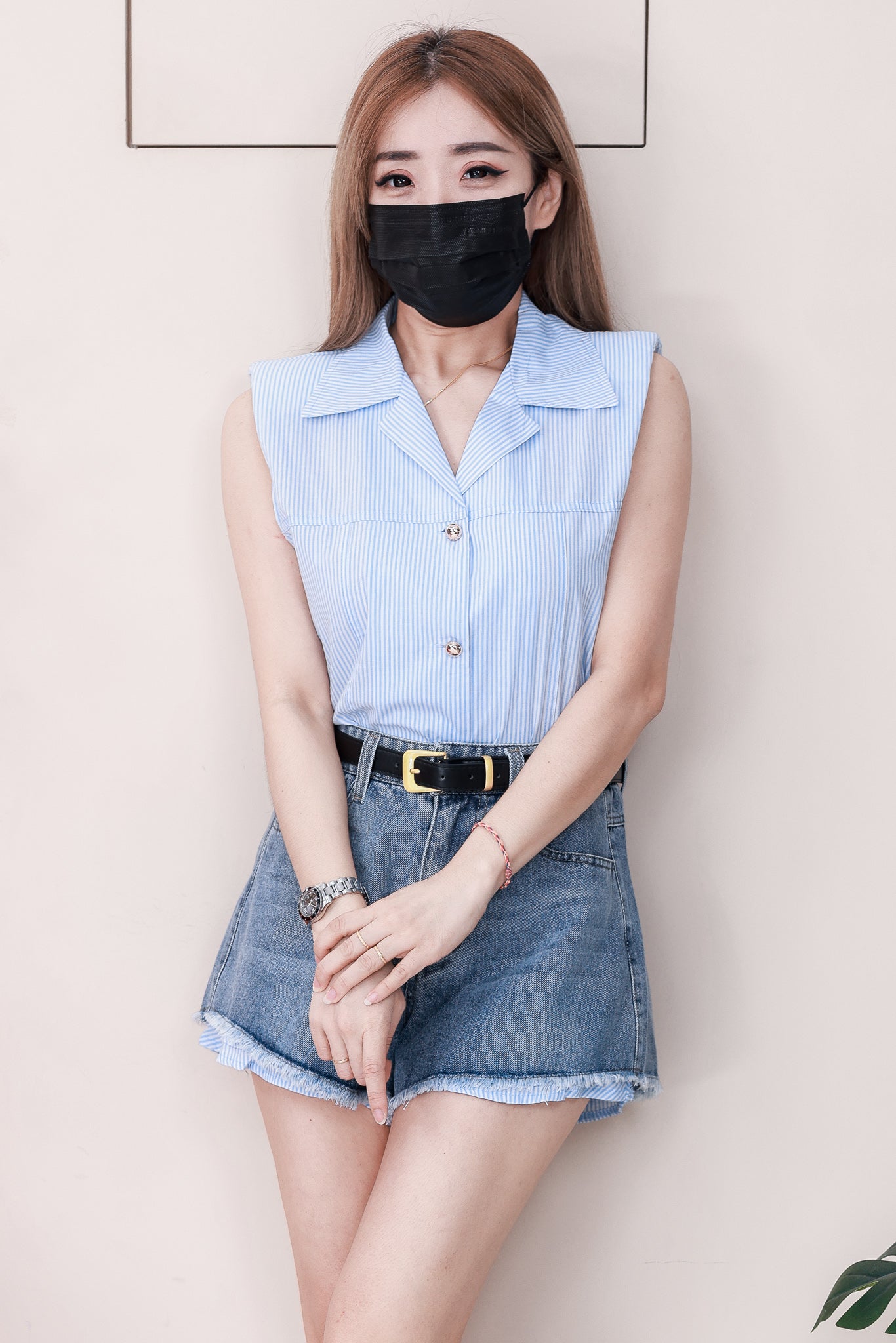 【SS121576】高品质两件式韩式简约休闲百搭套装 翻领马甲式宽松版衬衫上衣➕牛仔高腰百搭短裤，有口袋 ❤️❤️