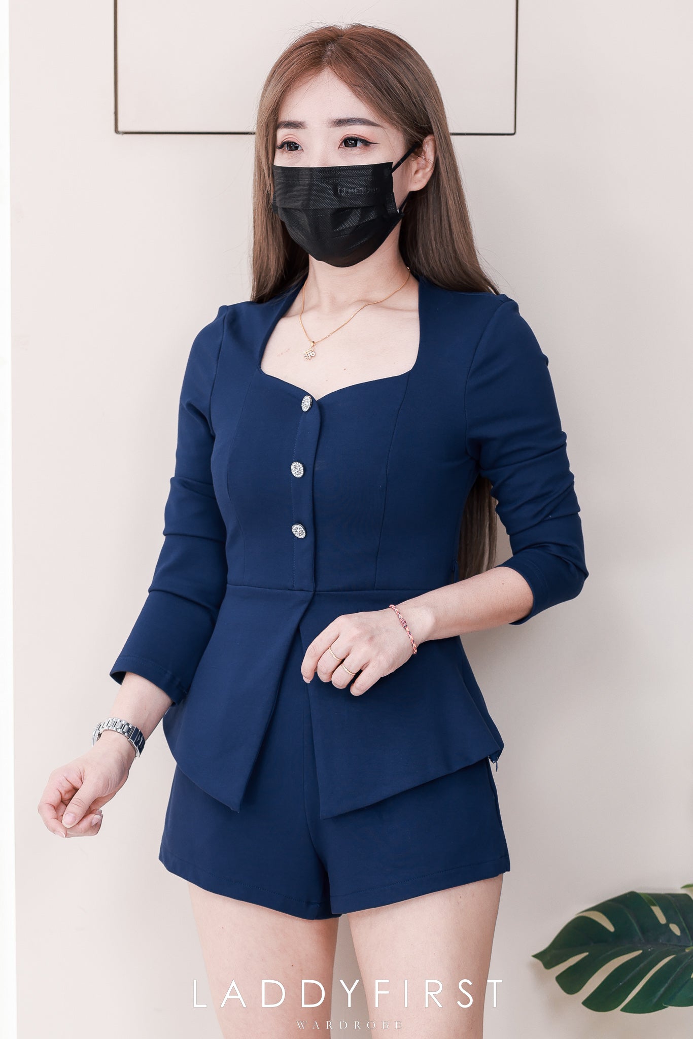 【SS3525】【LFW独家小圆饼】高品质两件式高端气质感罗马时装套装 罗马衣裙版长袖上衣➕罗马高腰百搭短裤，有口袋 ❤️❤️