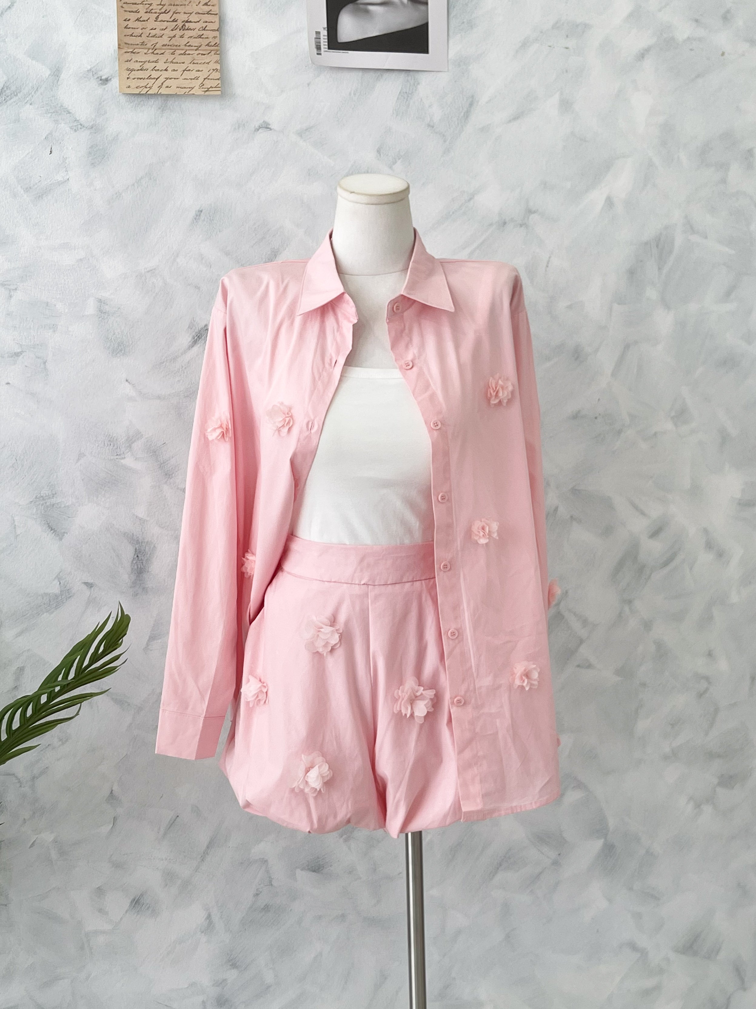 【SS21769 / 65169】【补厂家现货⚡️⚡️】高品质两件式欧美风特别衬衫拼接立体花瓣套装 翻领长袖上衣➕花苞高腰百搭短裤，后腰伸缩弹力，有口袋 ❤️❤️