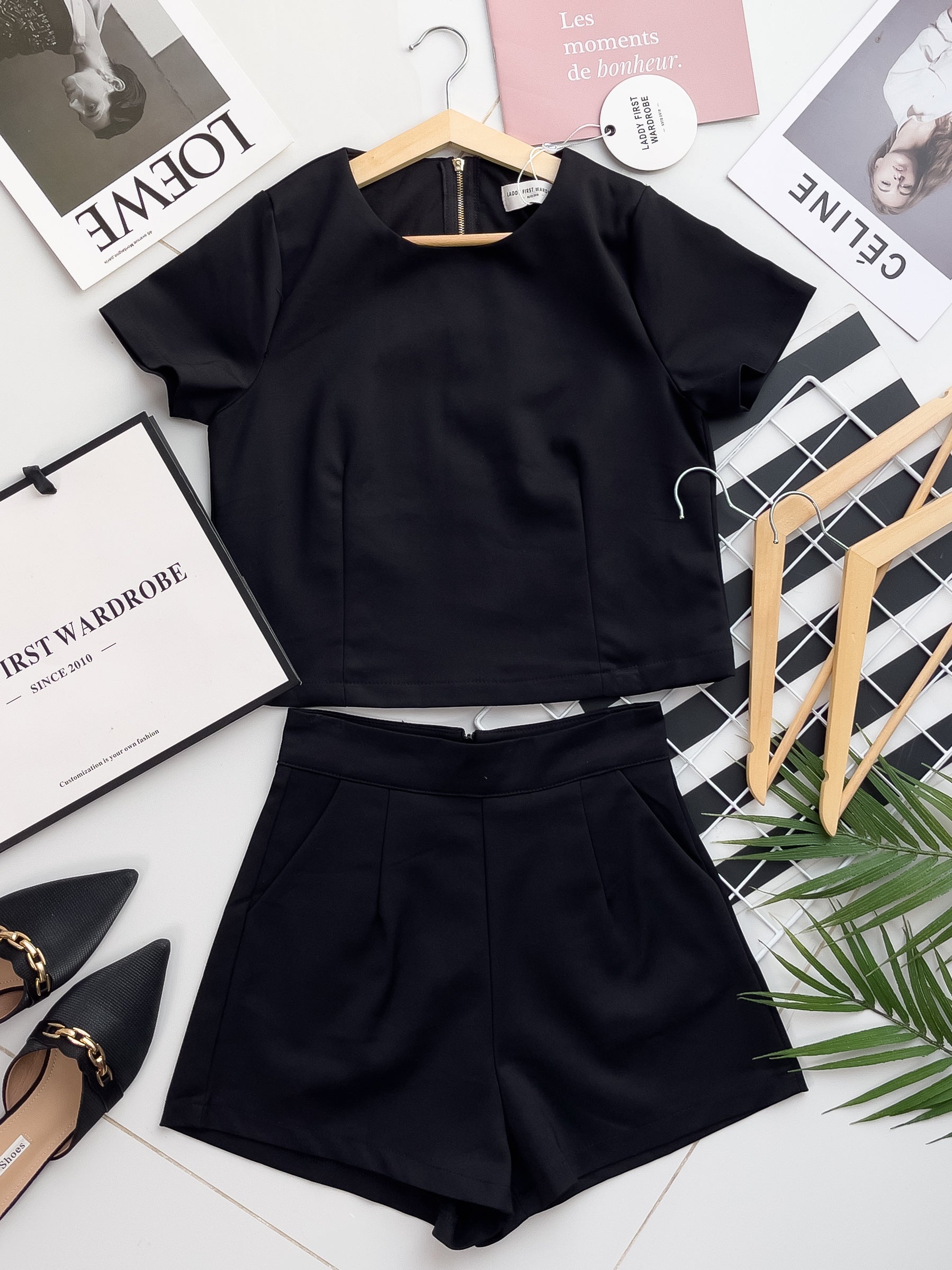 【SS8229971】【LFW独家小圆饼】高品质两件式西装时尚套装 圆领短袖百搭上衣➕西装高腰百搭短裤，有口袋 ❤️❤️ 【E-R2-C2】