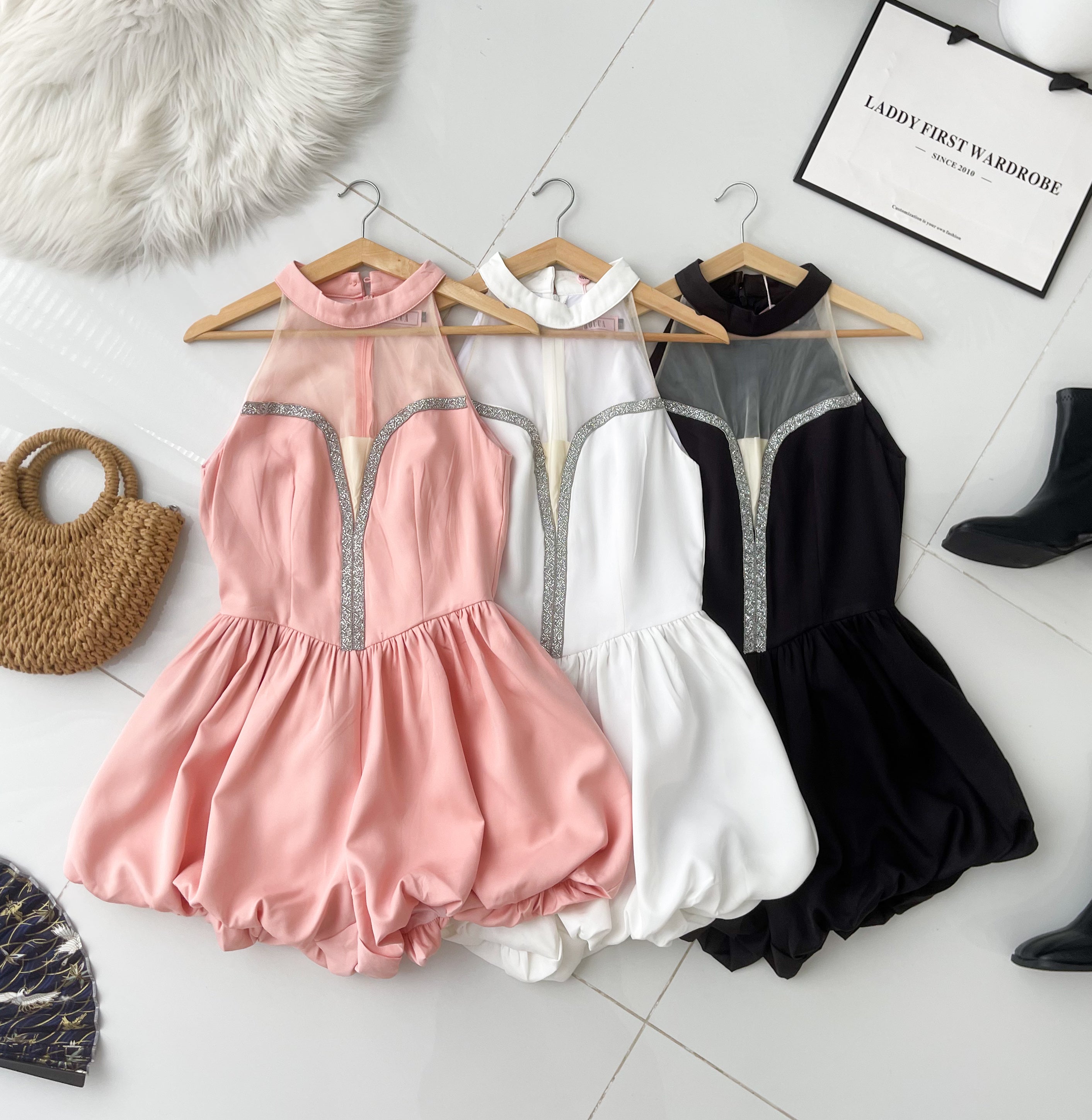 【D8237741】高品质精美烫钻设计拼接缎面无袖蓬蓬花苞连身短裤 ❤❤【B-R3-C2】