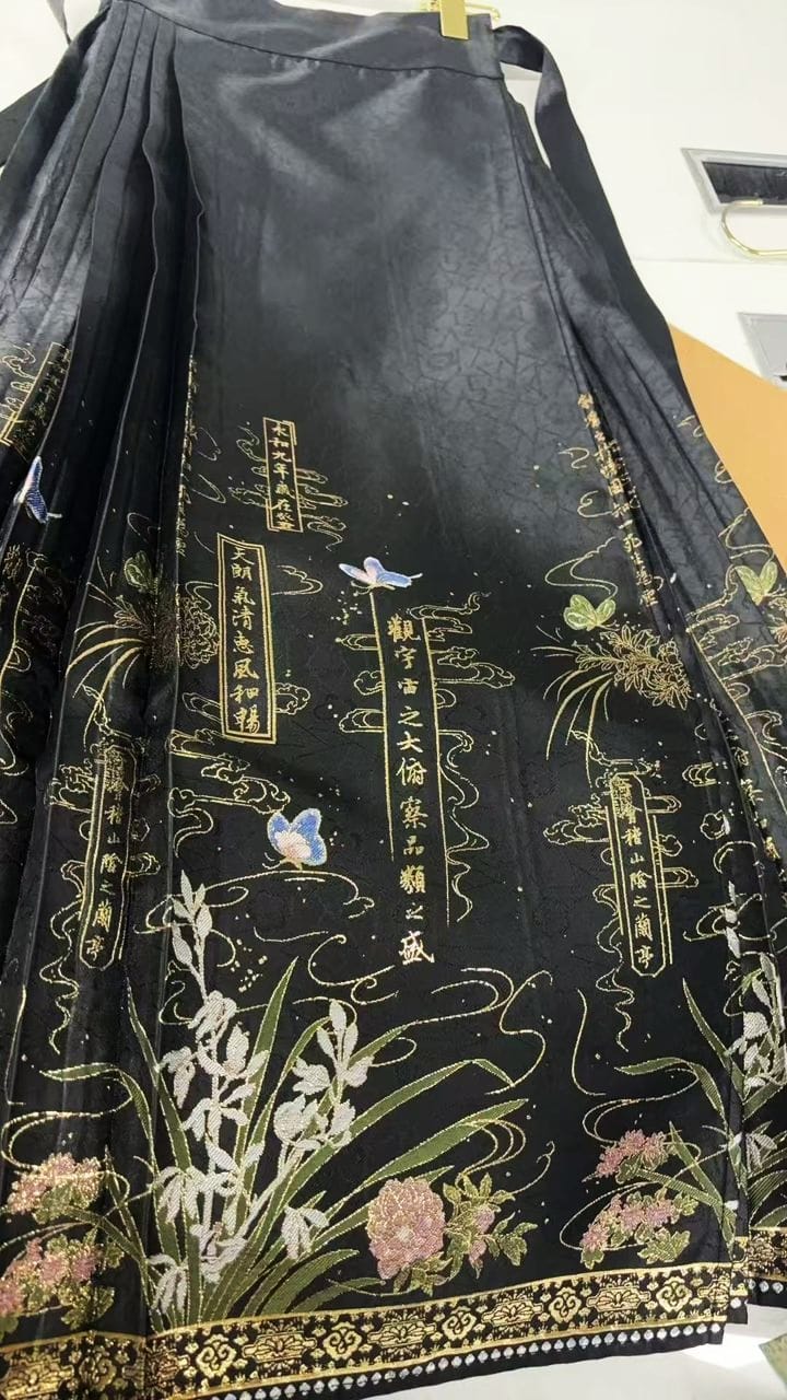 【SS6772-1】⚡补货预订款⚡高品质两件式高贵贵气马金线面裙套装 旗袍上衣➕精致金线百褶马面裙子，内层有里布短裤 ❤️❤️