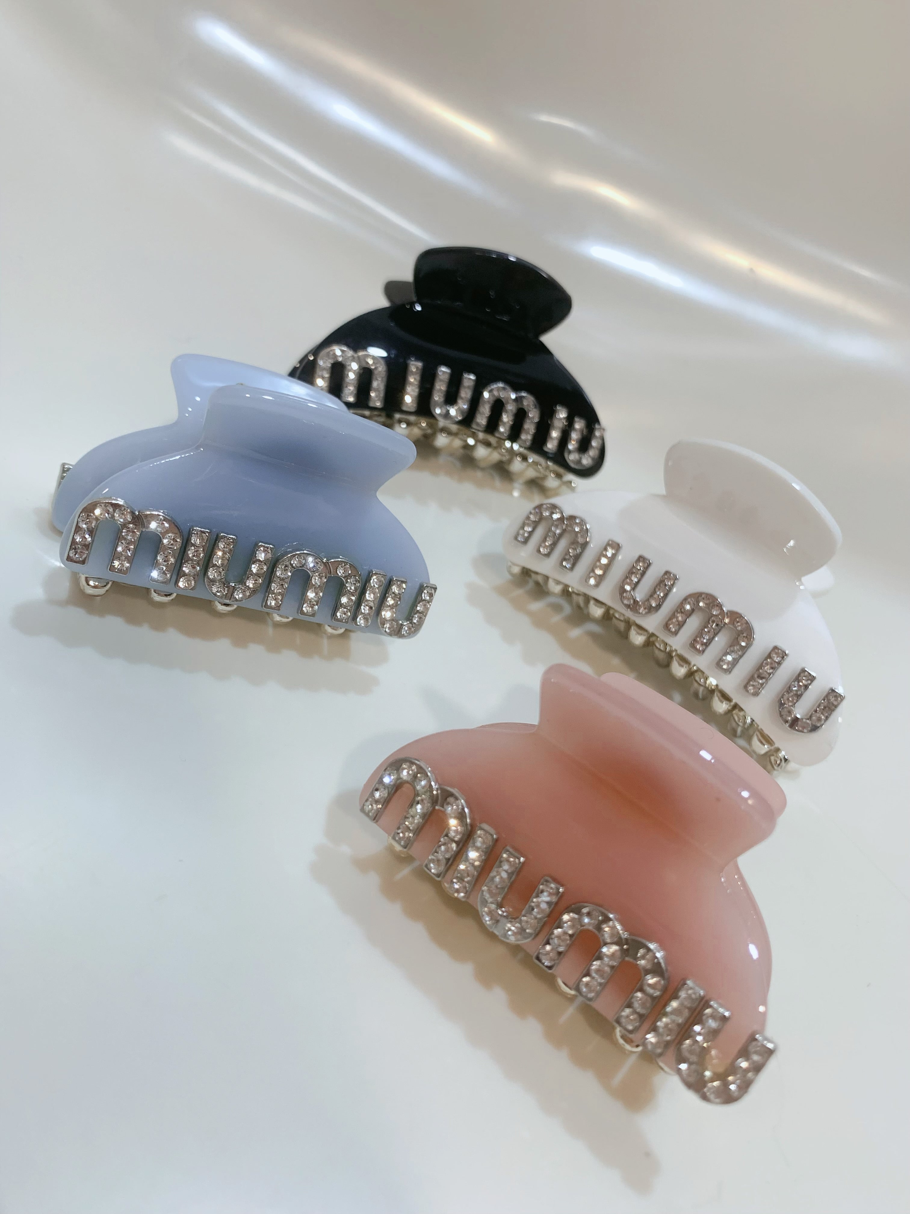 【A769】✅ MIUMIU 水钻半扎发小抓夹❤️❤️