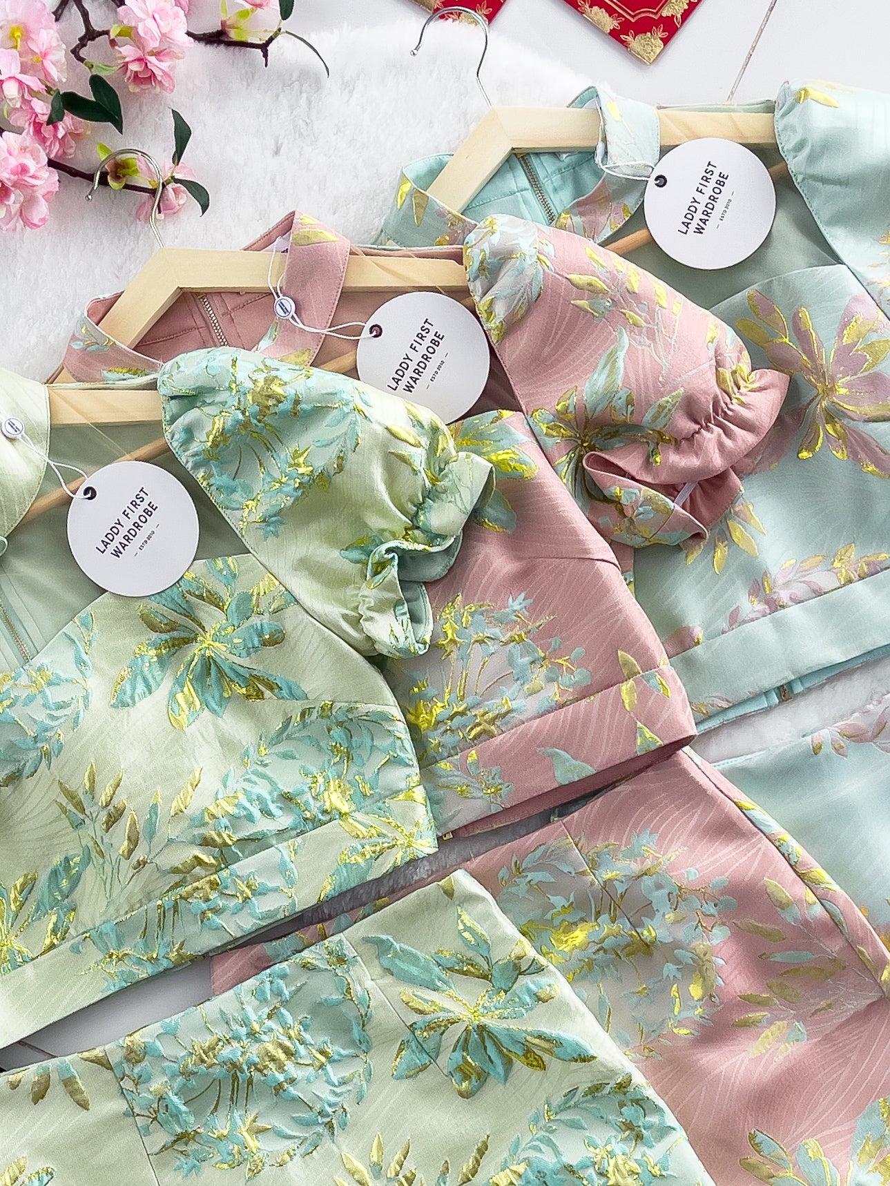 【SS3386-2】【LFW独家小圆饼】高品质两件式提花旗袍套装 泡泡袖提花拼接网纱旗袍上衣➕荷叶摆提花高腰裙子，内层有里布短裤 ❤️❤️