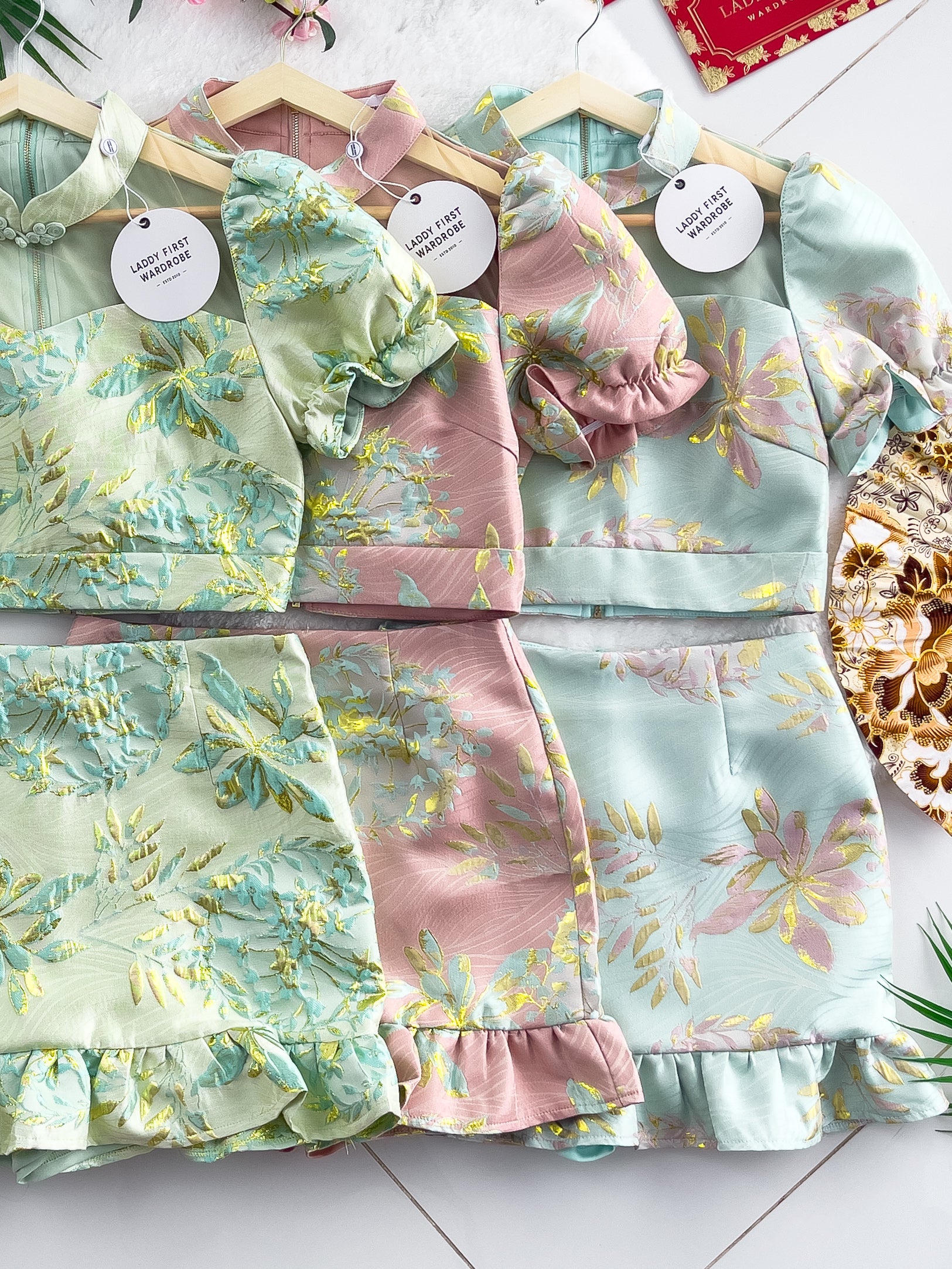 【SS3386-2】【LFW独家小圆饼】高品质两件式提花旗袍套装 泡泡袖提花拼接网纱旗袍上衣➕荷叶摆提花高腰裙子，内层有里布短裤 ❤️❤️