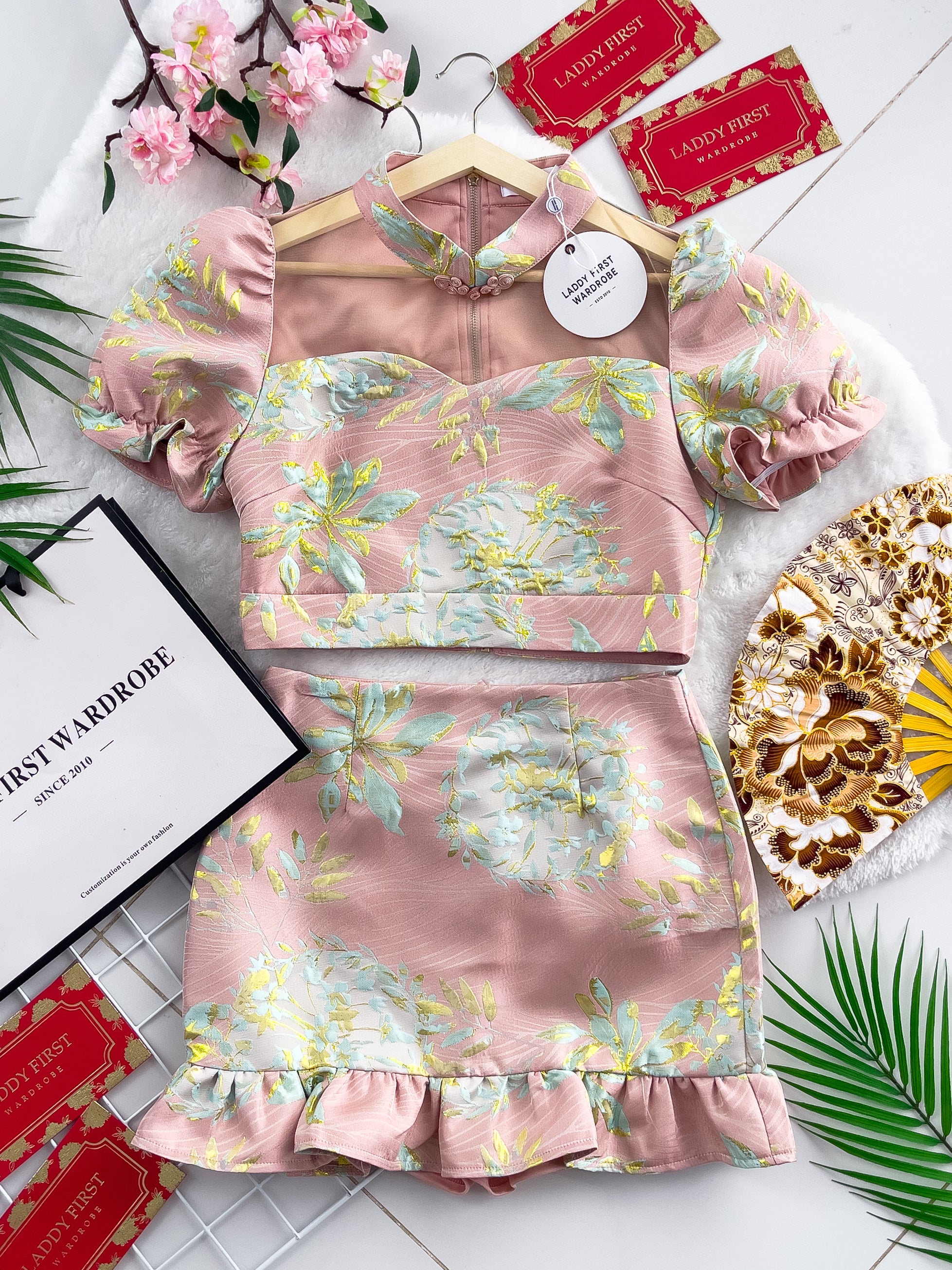 【SS3386-2】【LFW独家小圆饼】高品质两件式提花旗袍套装 泡泡袖提花拼接网纱旗袍上衣➕荷叶摆提花高腰裙子，内层有里布短裤 ❤️❤️