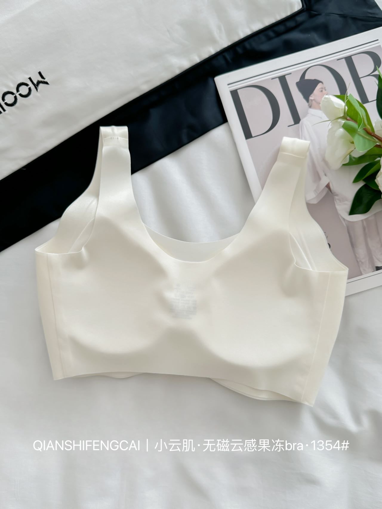 【DG1354】🇨🇳 代购1.0 🇨🇳 人气款 !高弹果冻无痕乳胶美背 / 内衣 ❤️