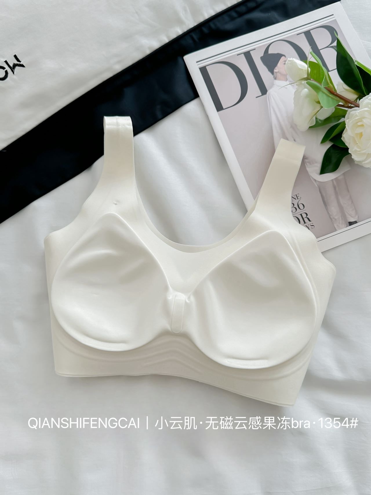 【DG1354】🇨🇳 代购1.0 🇨🇳 人气款 !高弹果冻无痕乳胶美背 / 内衣 ❤️
