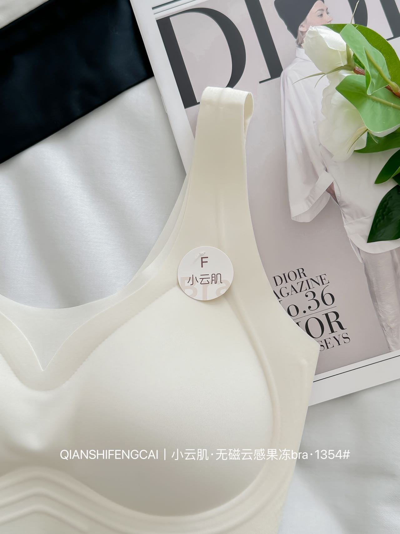 【DG1354】🇨🇳 代购1.0 🇨🇳 人气款 !高弹果冻无痕乳胶美背 / 内衣 ❤️