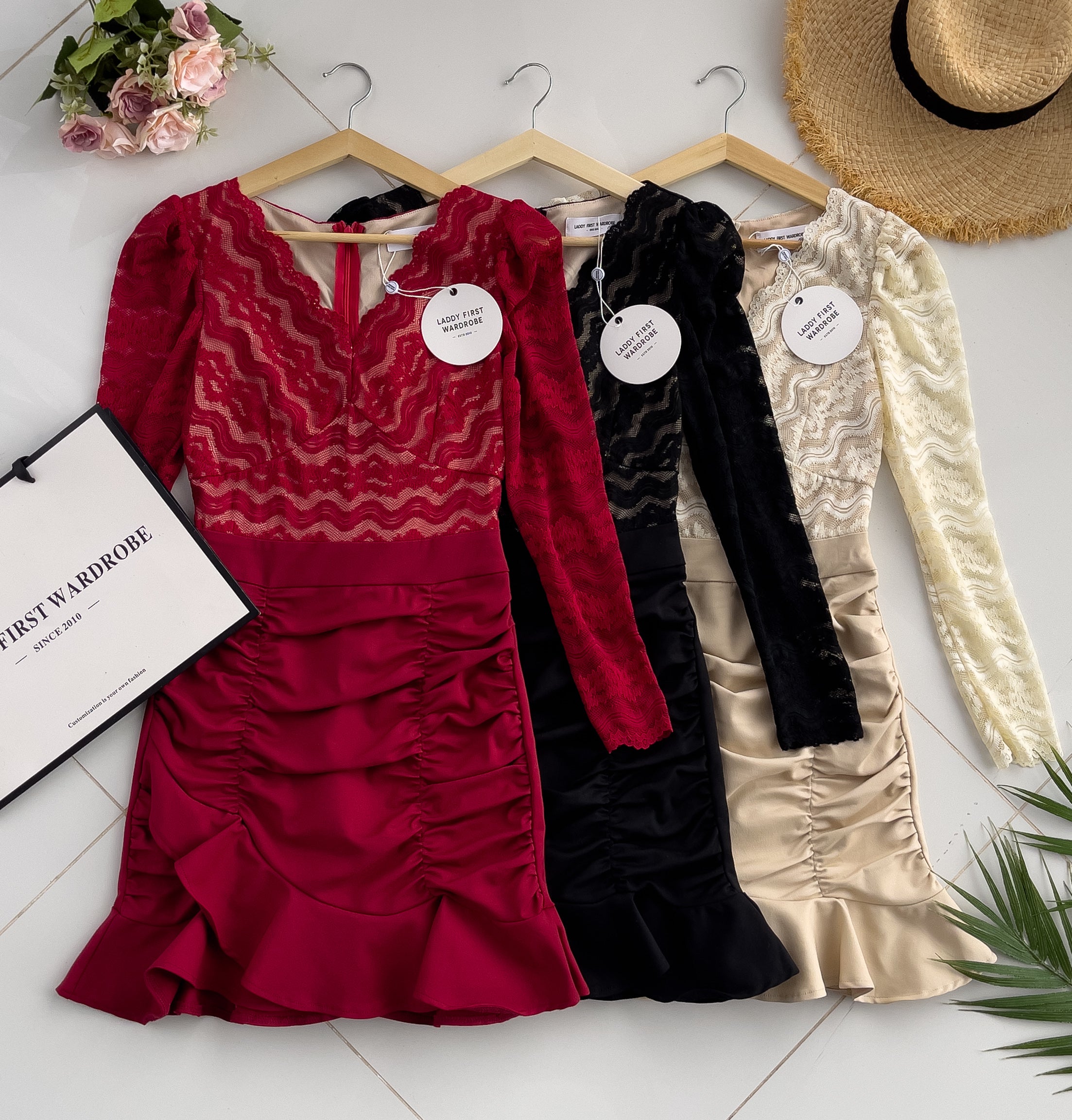 【D3368】【LFW独家小圆饼】高品质蕾丝长袖上衣拼接西装皱褶荷叶摆连身裙子 ❤️❤️