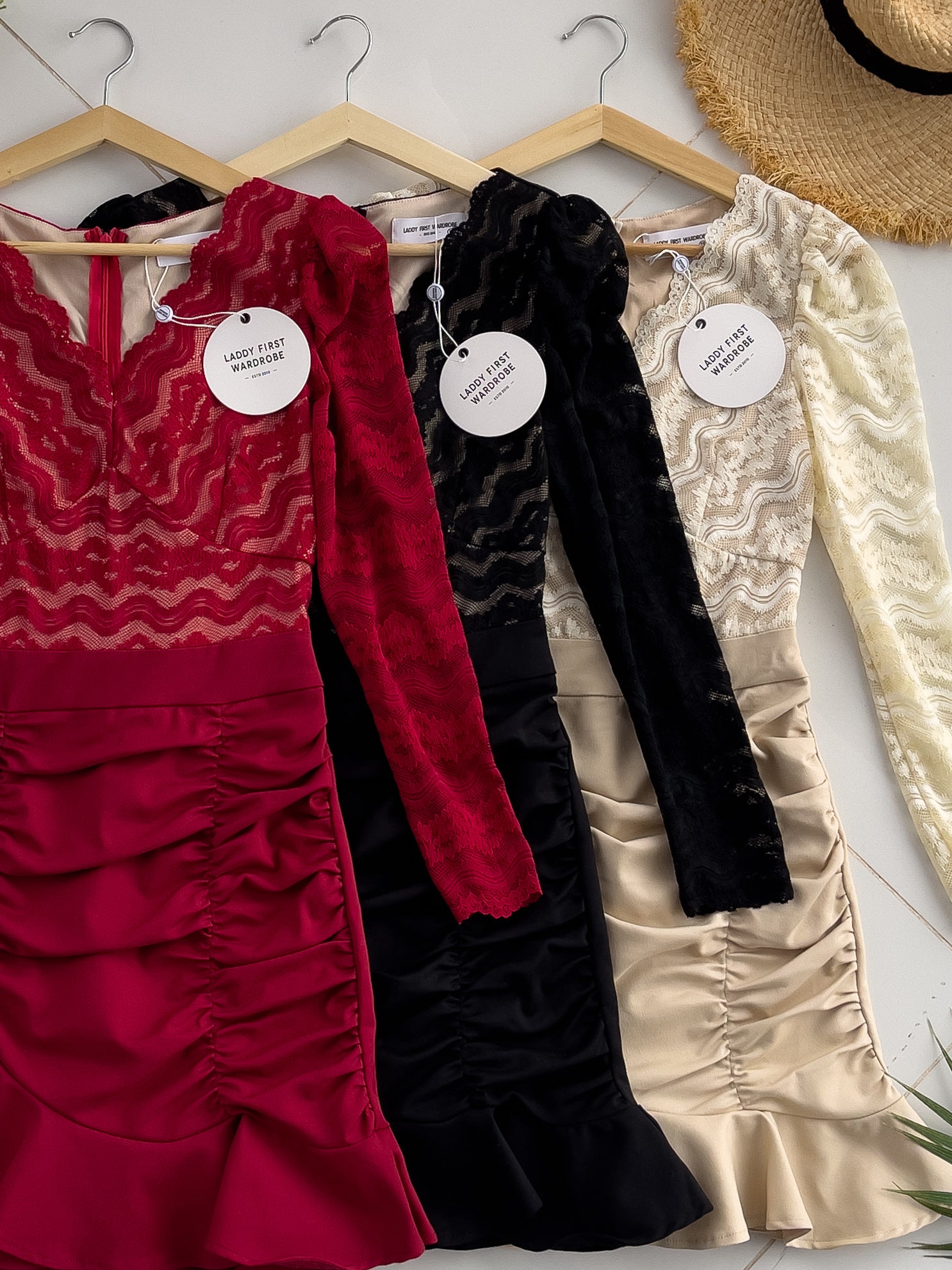 【D3368】【LFW独家小圆饼】高品质蕾丝长袖上衣拼接西装皱褶荷叶摆连身裙子 ❤️❤️