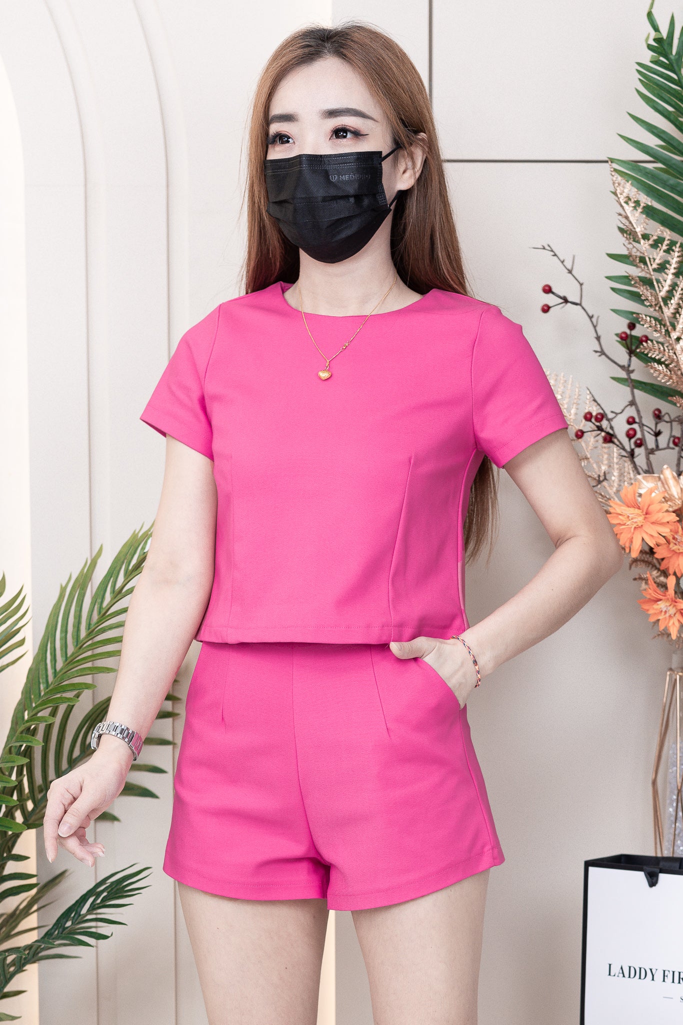 【SS8229971】【LFW独家小圆饼】高品质两件式西装时尚套装 圆领短袖百搭上衣➕西装高腰百搭短裤，有口袋 ❤️❤️