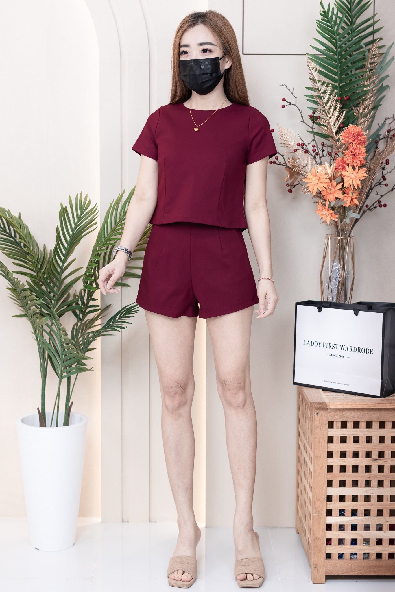 【SS8229971】【LFW独家小圆饼】高品质两件式西装时尚套装 圆领短袖百搭上衣➕西装高腰百搭短裤，有口袋 ❤️❤️