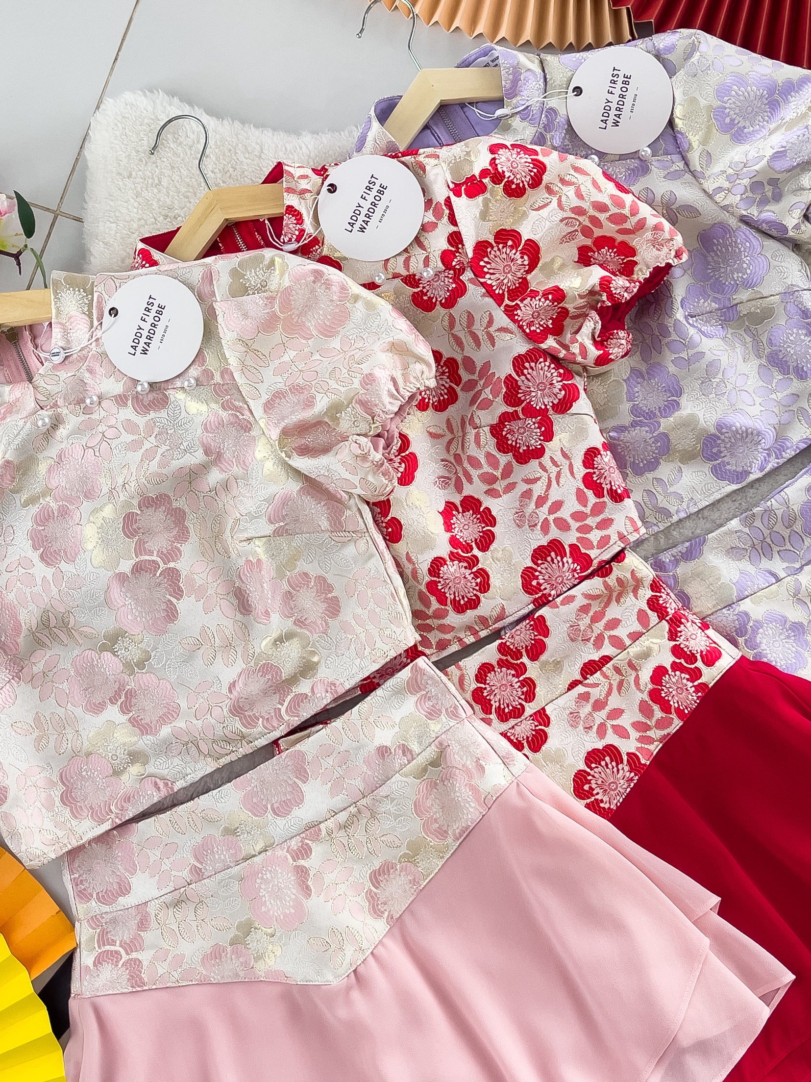 【SS3384】【独家小圆饼】两件式提花唐装旗袍套装 短袖珍珠设计提花上衣➕提花拼接雪纺裙子，内层有里布短裤 ❤️❤️