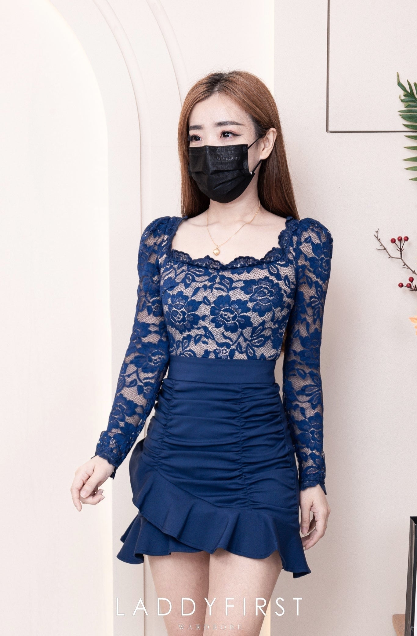 【D3367】独家爆款柔软蕾丝上衣拼接西装皱褶荷叶摆连身裙子，内层里布短裤【B-R3-C3】