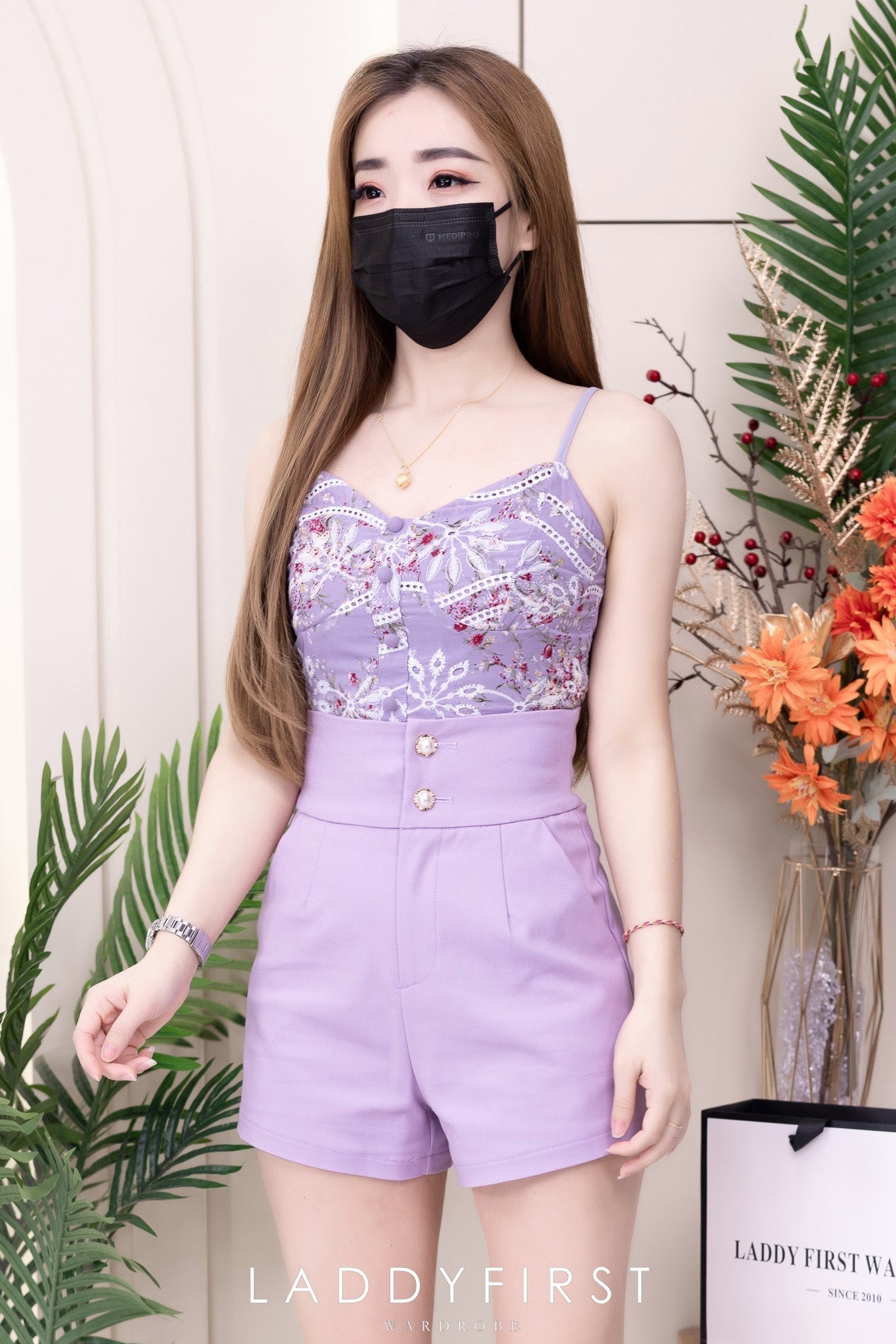 【SS3409】【独家小圆饼】两件式轻熟时尚套装 自调无袖肩带绣花上衣➕西装高腰百搭短裤，有口袋 ❤️❤️【A-R1-C3】