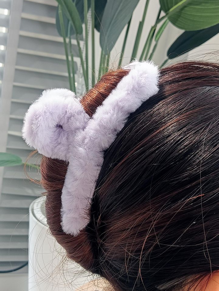 【A825】韩版简约毛茸茸鲨鱼夹❤️❤️