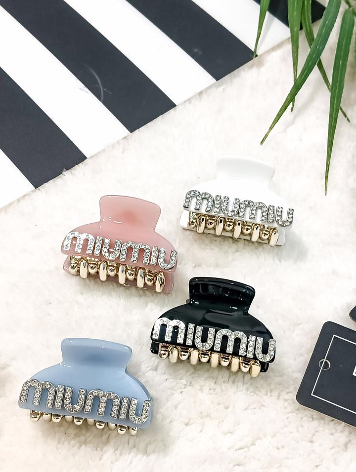 【A769】✅ MIUMIU 水钻半扎发小抓夹❤️❤️