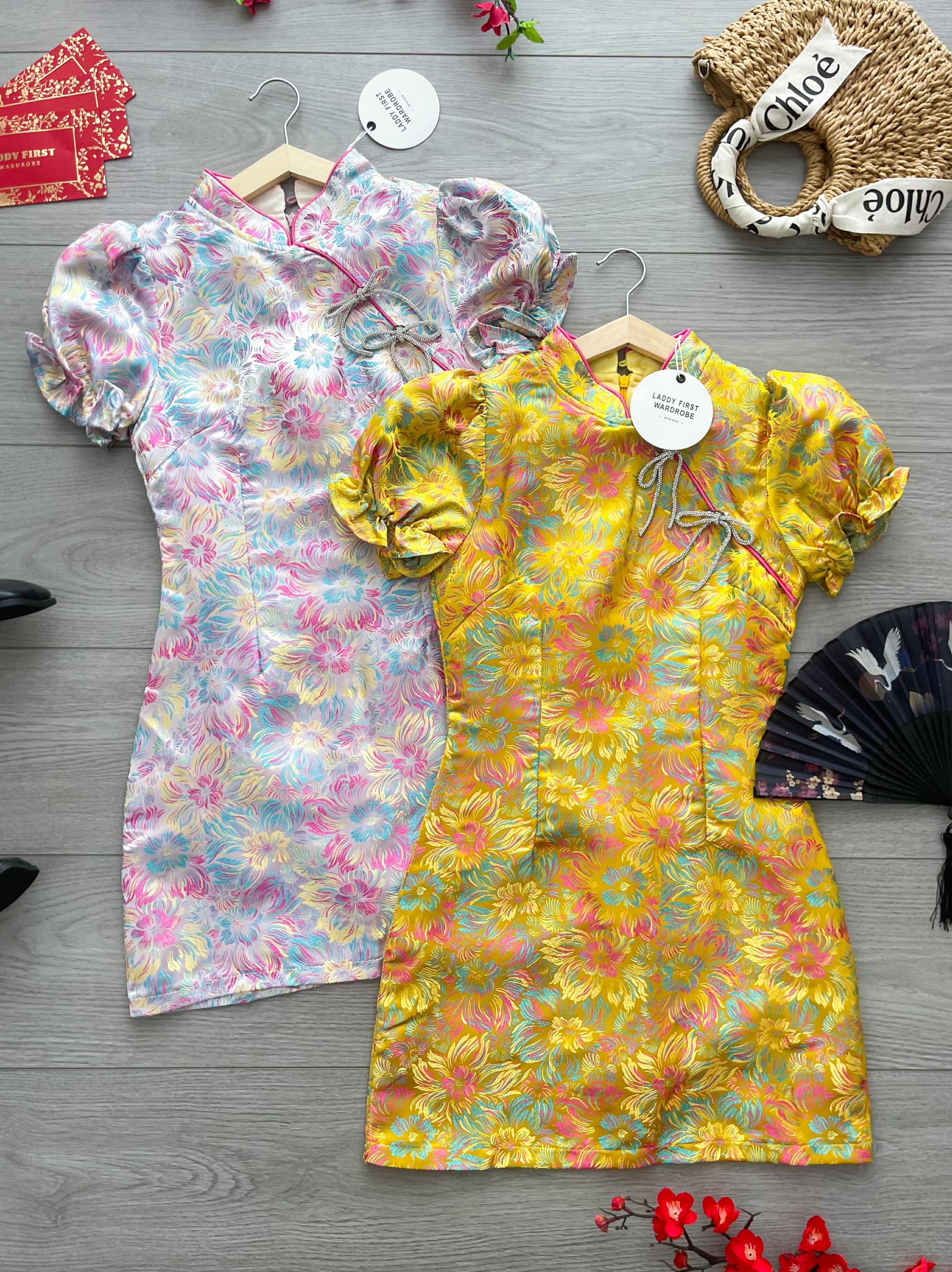 【D8235271】独家爆款优雅气质国风立领泡泡袖显腰身提花旗袍连身裙子，搭配精致蝴蝶结水钻针扣点缀【B-R3-C4】