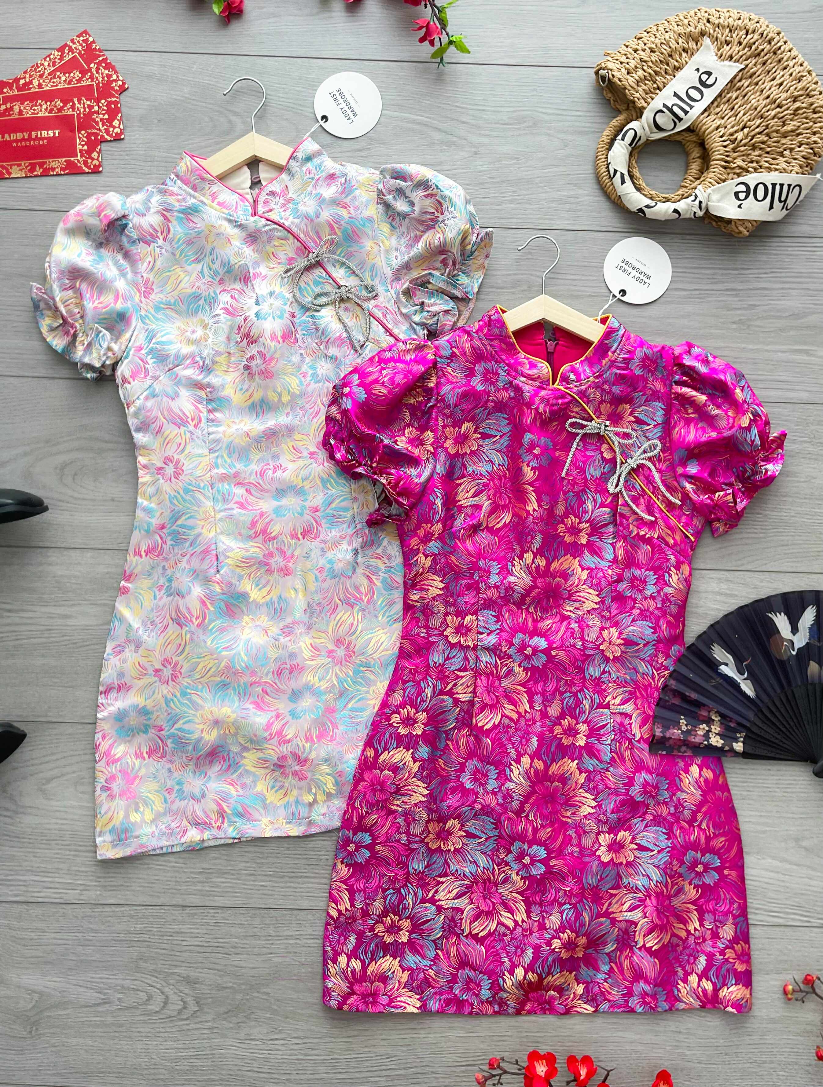 【D8235271】独家爆款优雅气质国风立领泡泡袖显腰身提花旗袍连身裙子，搭配精致蝴蝶结水钻针扣点缀【B-R3-C4】