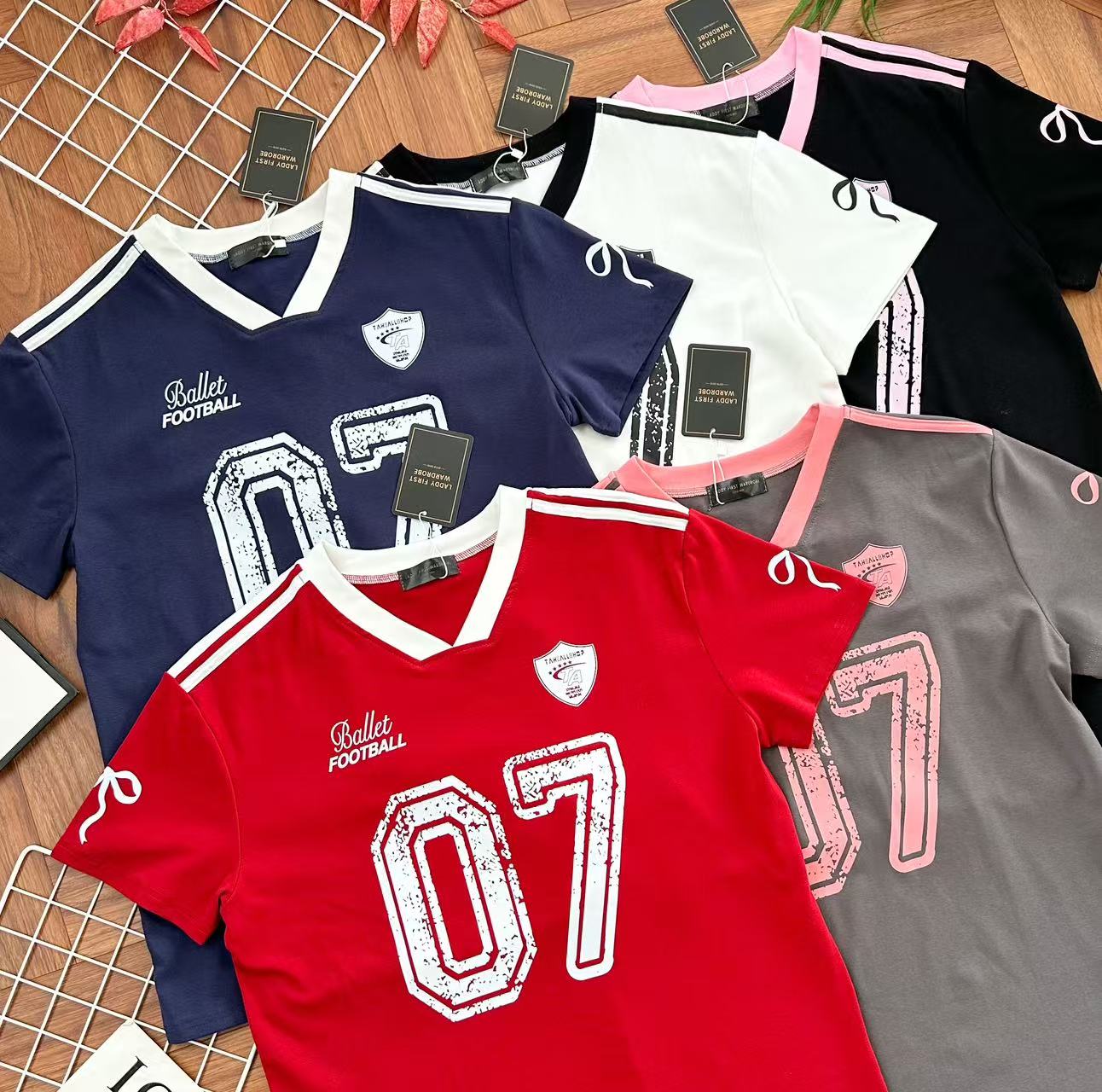 【T14038 / 9013】独家爆款高品质拼色V领纯棉弹力宽松版球衣Oversized 休闲上衣 ❤️❤️