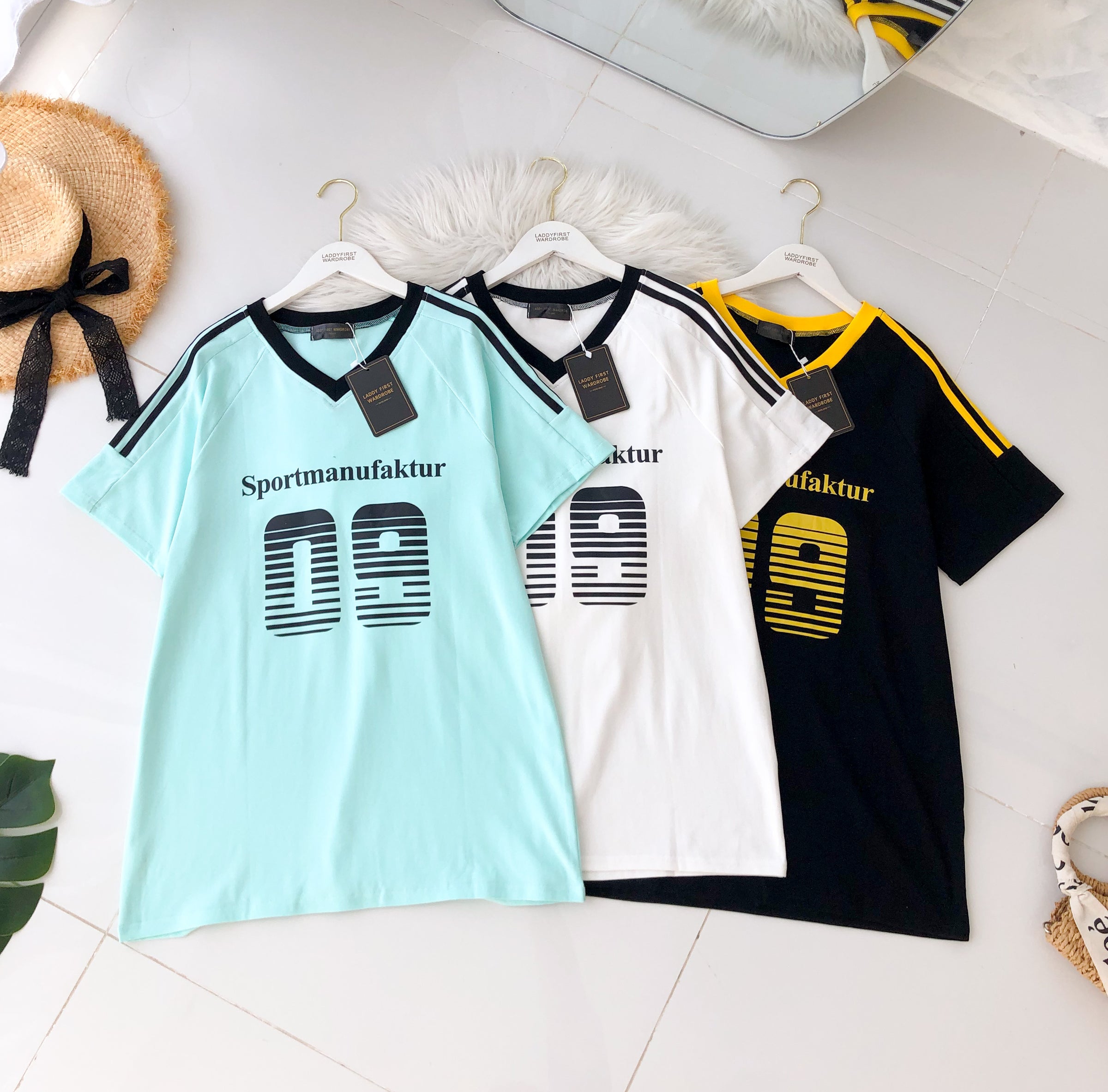 【T14260 / 9062】高品质V领09字母拉线设计纯棉OVERSIZED 上衣 ❤❤ 【B-R2-C4】