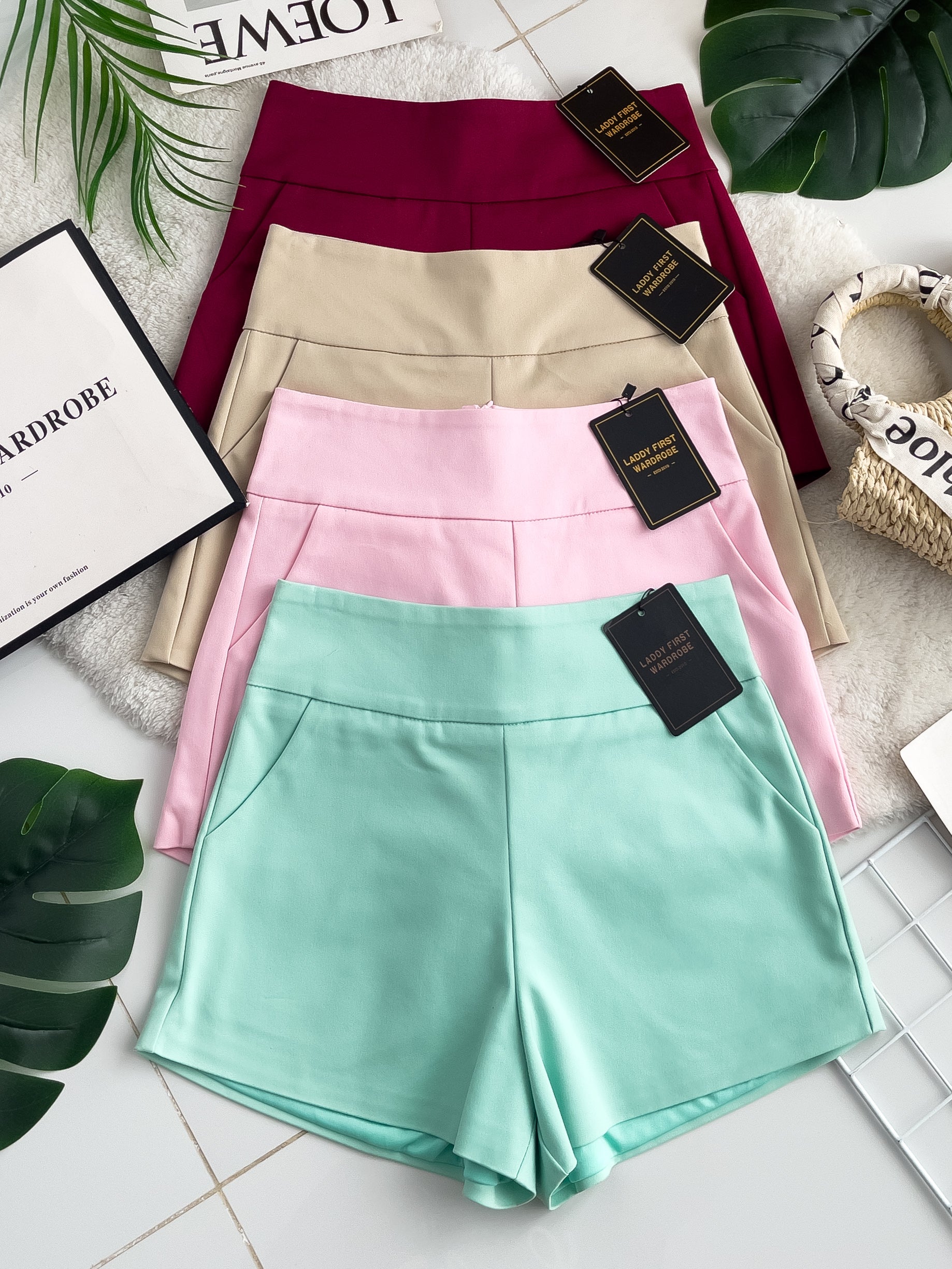 【S6644】【网站福利款✨】独家爆款【万能妹妹】高品质万能西装高腰休闲简约百搭短裤，后中隐形拉链，有口袋，内层加里布 #百搭必备 🔥🔥 【D-R1-C1】