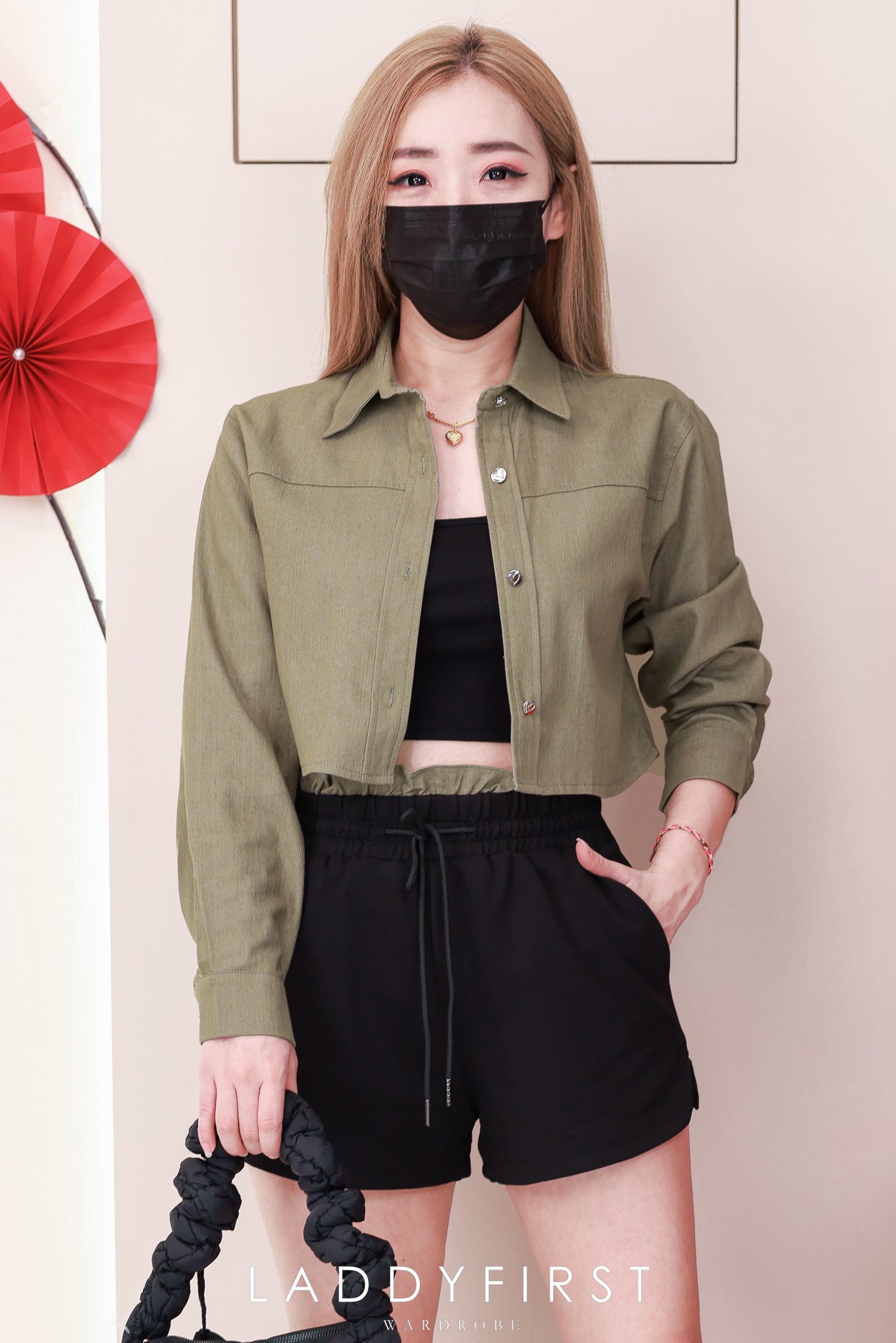 【SS3456】LFW独家小圆饼高品质两件式韩版简约时尚套装 翻领长袖宽松短版牛仔外套➕卫衣棉棉松紧腰休闲百搭短裤，有口袋 ❤️❤️