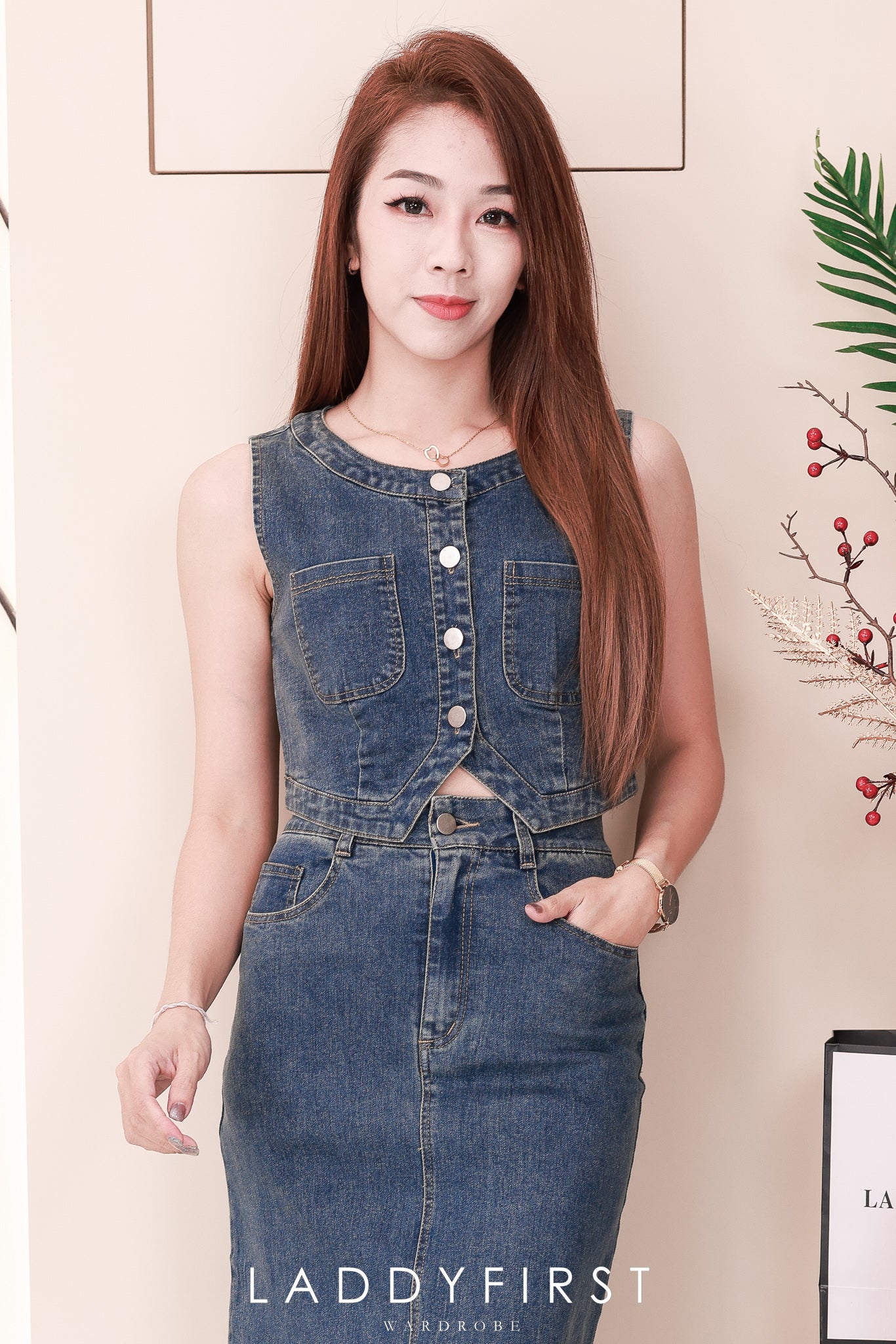 【SS3440】【LFW独家小圆饼】高品质两件式韩版气质时尚套装 无袖马甲牛仔上衣/外套两穿➕中长款牛仔高腰裙子，侧边开叉设计，有口袋 ❤️❤️