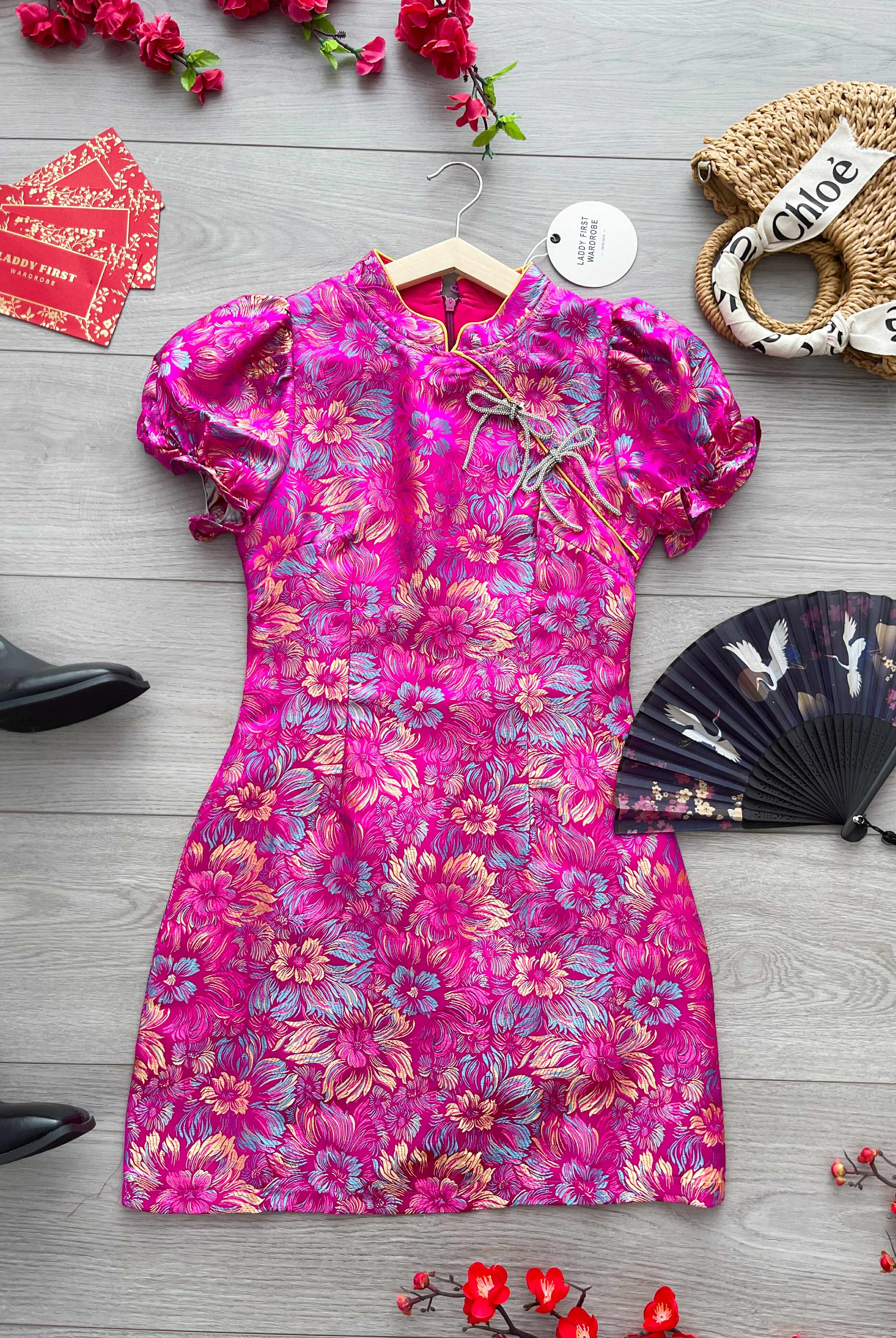 【D8235271】独家爆款优雅气质国风立领泡泡袖显腰身提花旗袍连身裙子，搭配精致蝴蝶结水钻针扣点缀【B-R3-C4】