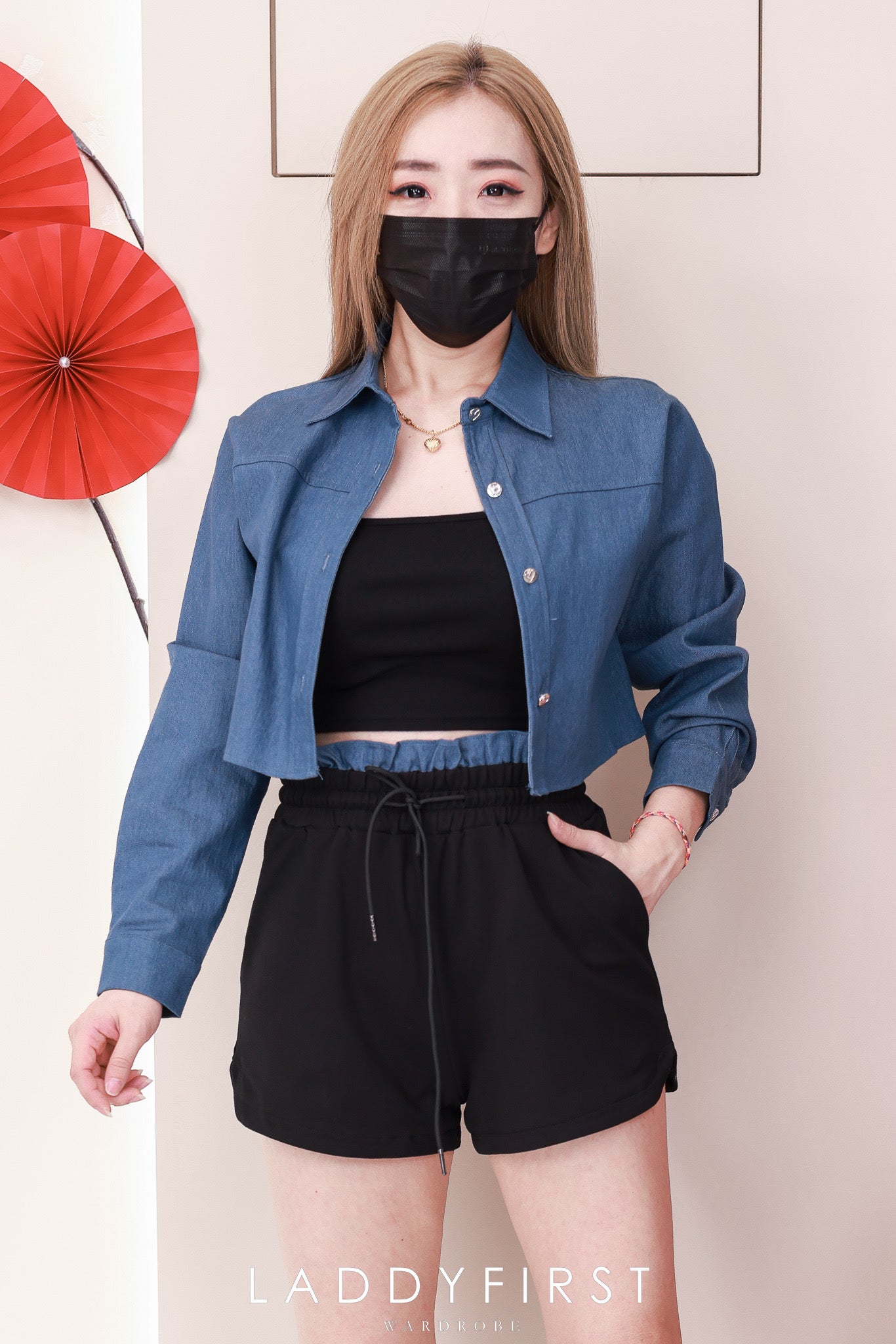 【SS3456】LFW独家小圆饼高品质两件式韩版简约时尚套装 翻领长袖宽松短版牛仔外套➕卫衣棉棉松紧腰休闲百搭短裤，有口袋 ❤️❤️