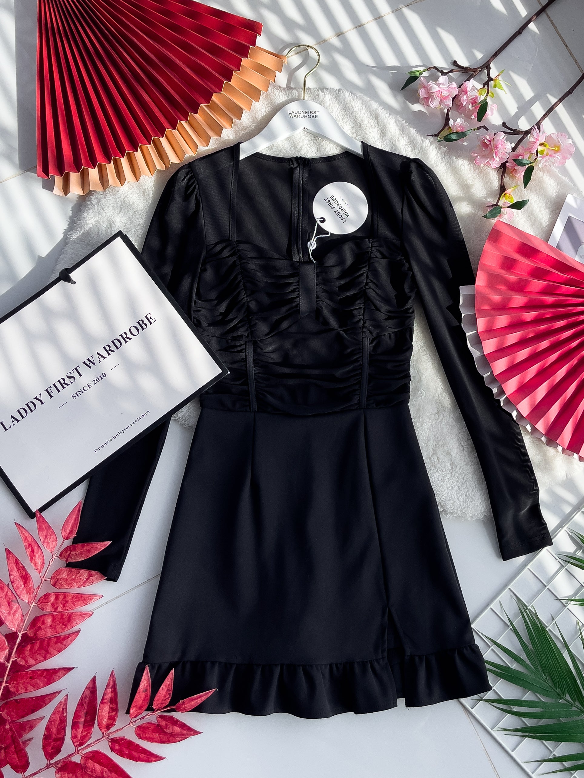 【D8228421】【LFW独家小圆饼】高品质透视网纱皱褶长袖上衣拼接荷叶摆西装连身裙子，内层里布短裤 ❤️❤️