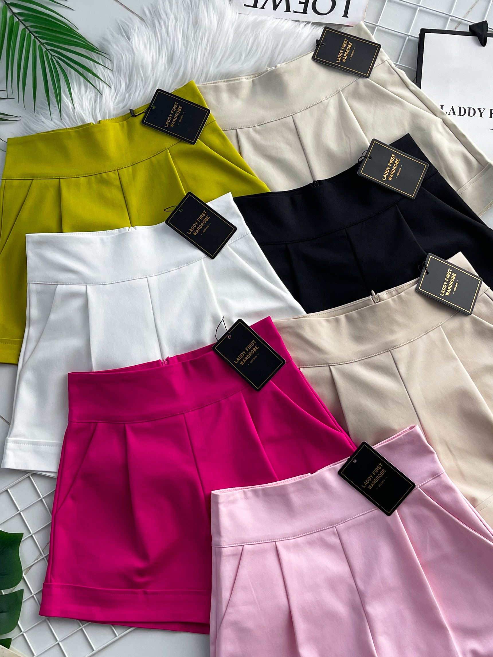 【S6422】✨独家爆单王✨ 独家定制款高品质简约日常西装万能高腰阔腿百搭短裤，有口袋 后中拉链 ❤️❤️ 【D-R1-C4】