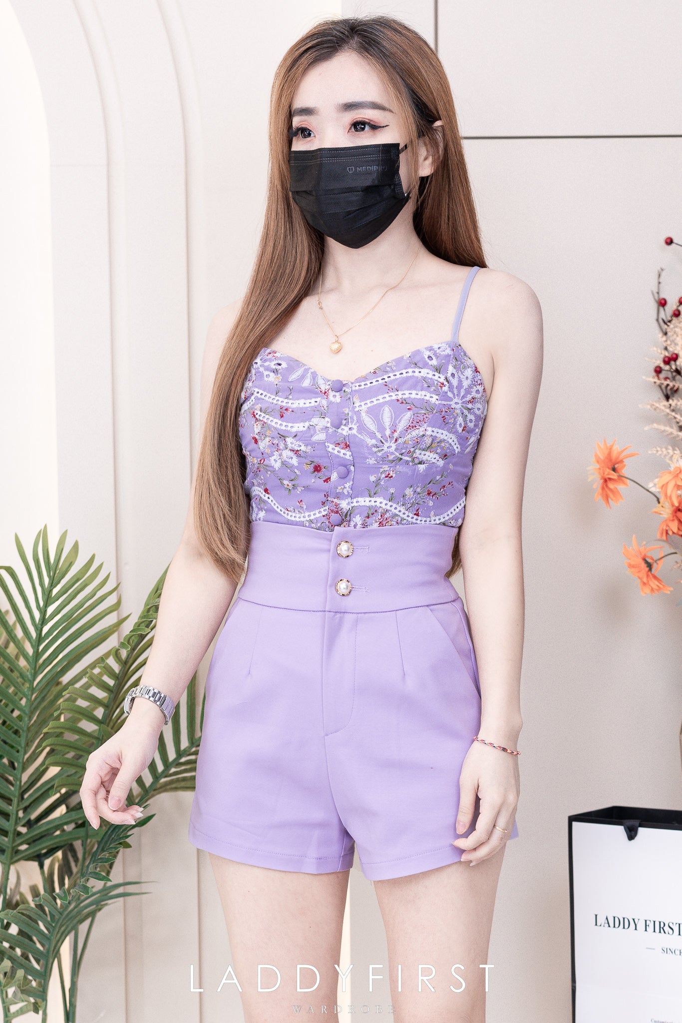 【SS3409】【独家小圆饼】两件式轻熟时尚套装 自调无袖肩带绣花上衣➕西装高腰百搭短裤，有口袋 ❤️❤️【A-R1-C3】