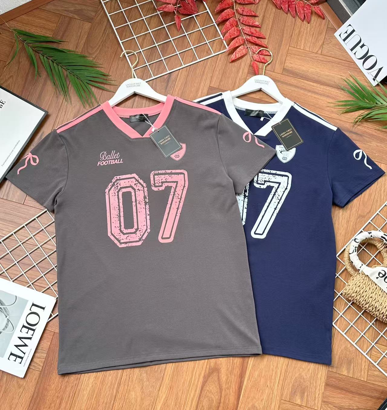 【T14038 / 9013】独家爆款高品质拼色V领纯棉弹力宽松版球衣Oversized 休闲上衣 ❤️❤️