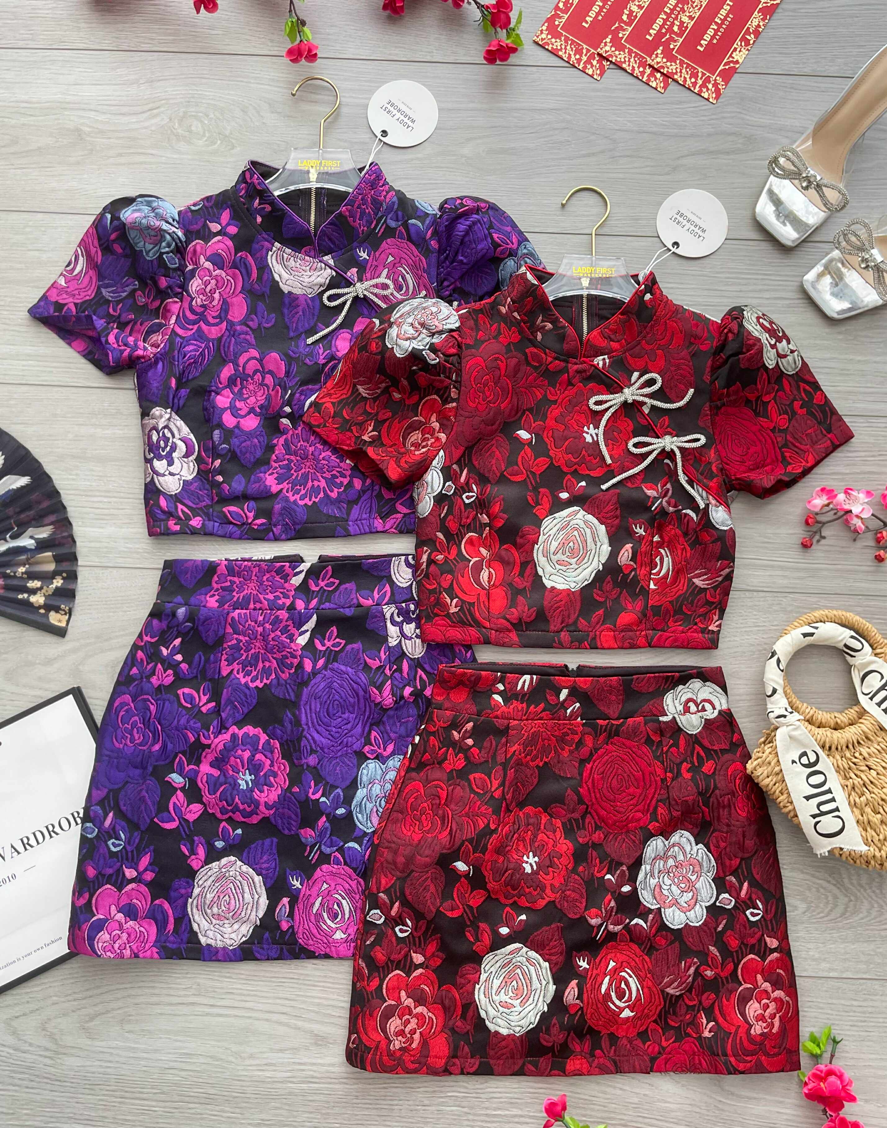 【SS8235301】【LFW独家小圆饼】高品质两件式高端气质精致水钻蝴蝶结点缀绣花提花旗袍套装 立领短袖提花旗袍上衣➕A字提花高腰裙子 ❤️❤️