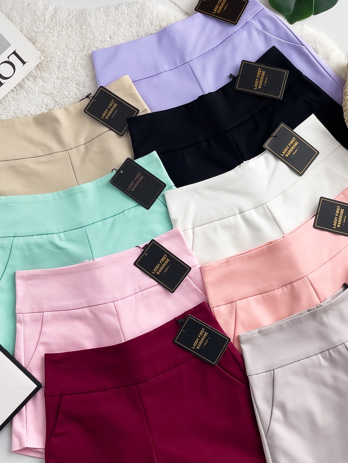 【S6644】【网站福利款✨】独家爆款【万能妹妹】高品质万能西装高腰休闲简约百搭短裤，后中隐形拉链，有口袋，内层加里布 #百搭必备 🔥🔥 【D-R1-C1】